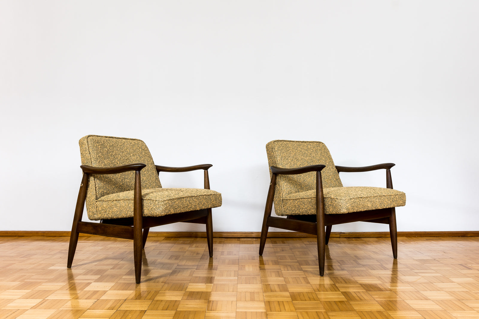 Pair_of_GFM-87_armchairs_by_Juliusz_K_dziorek_GFM_Poland_1960_s