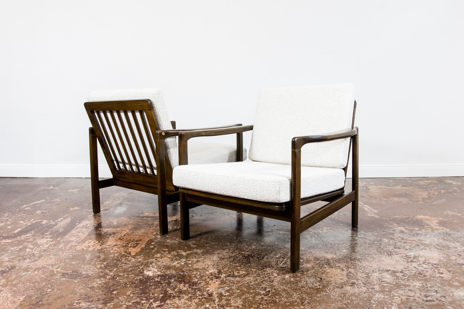 Pair_of_armchairs_B-7522_By_Zenon_B_czyk_Poland_1960_s