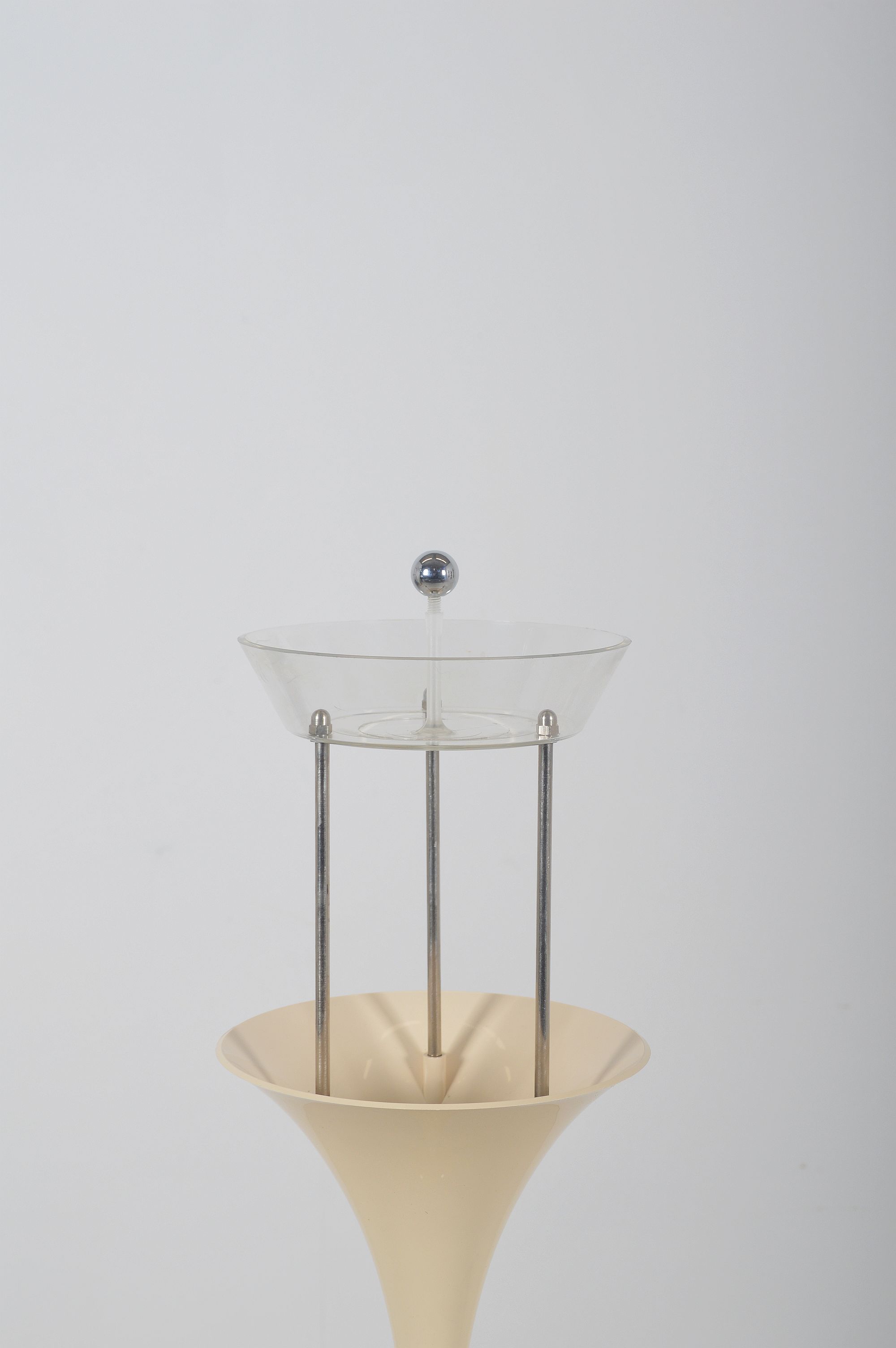 Panthella_floor_lamp_designed_by_Verner_Panton_for_Louis_Poulsen_1970s