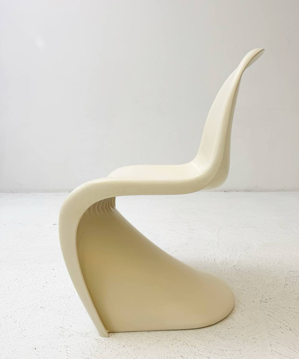 Panton_Chair_by_Verner_Panton_for_Herman_Miller_Fehlbaum_Production
