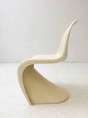 Panton_Chair_by_Verner_Panton_for_Herman_Miller_Fehlbaum_Production