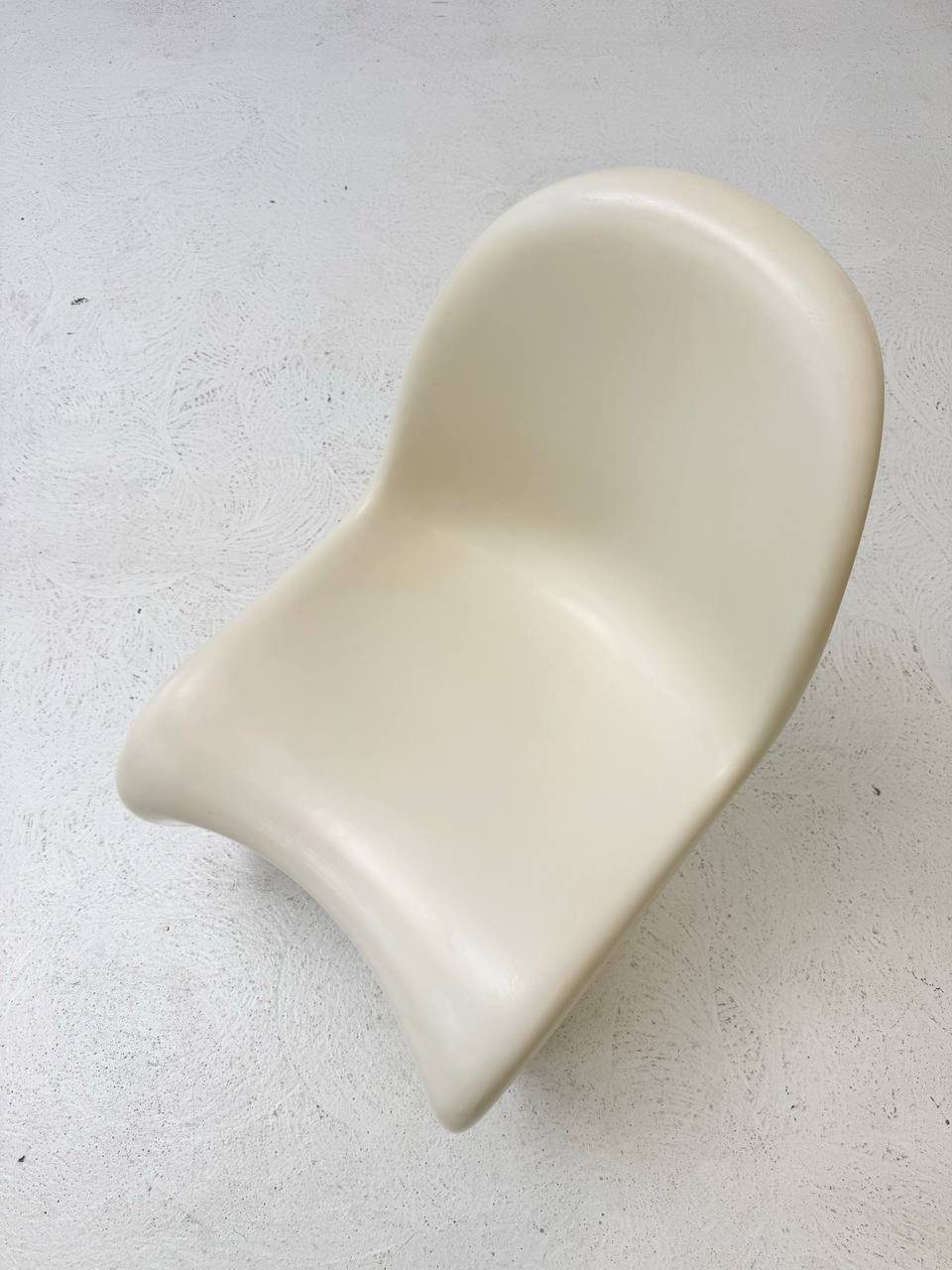 Panton_Chair_by_Verner_Panton_for_Herman_Miller_Fehlbaum_Production