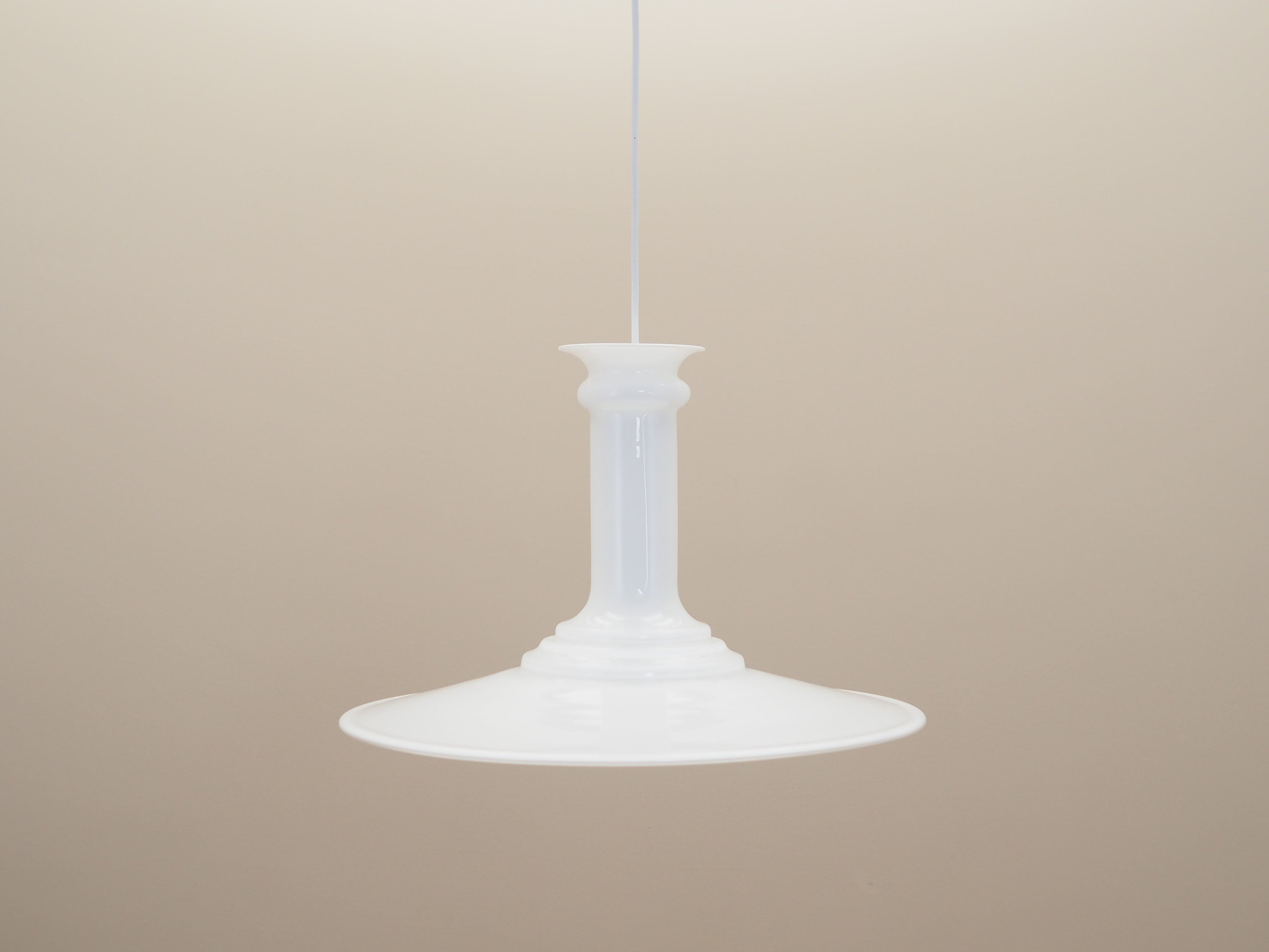 Pendant_lamp_Danish_design_1970s_designer_Sidse_Werner_production_Holmegaard