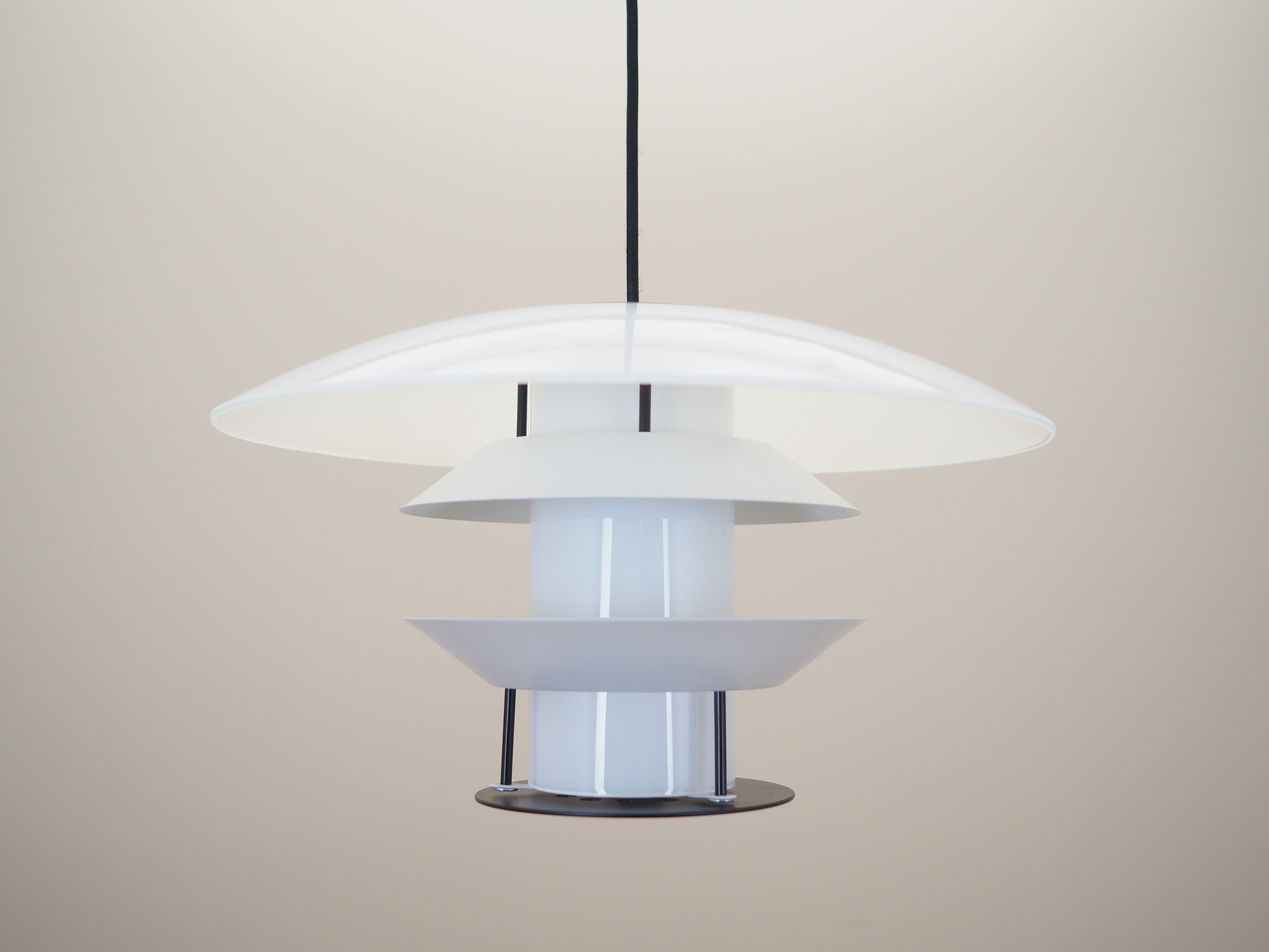 Pendant_lamp_Danish_design_1990s_manufactured_by_Halo_Tech_Design