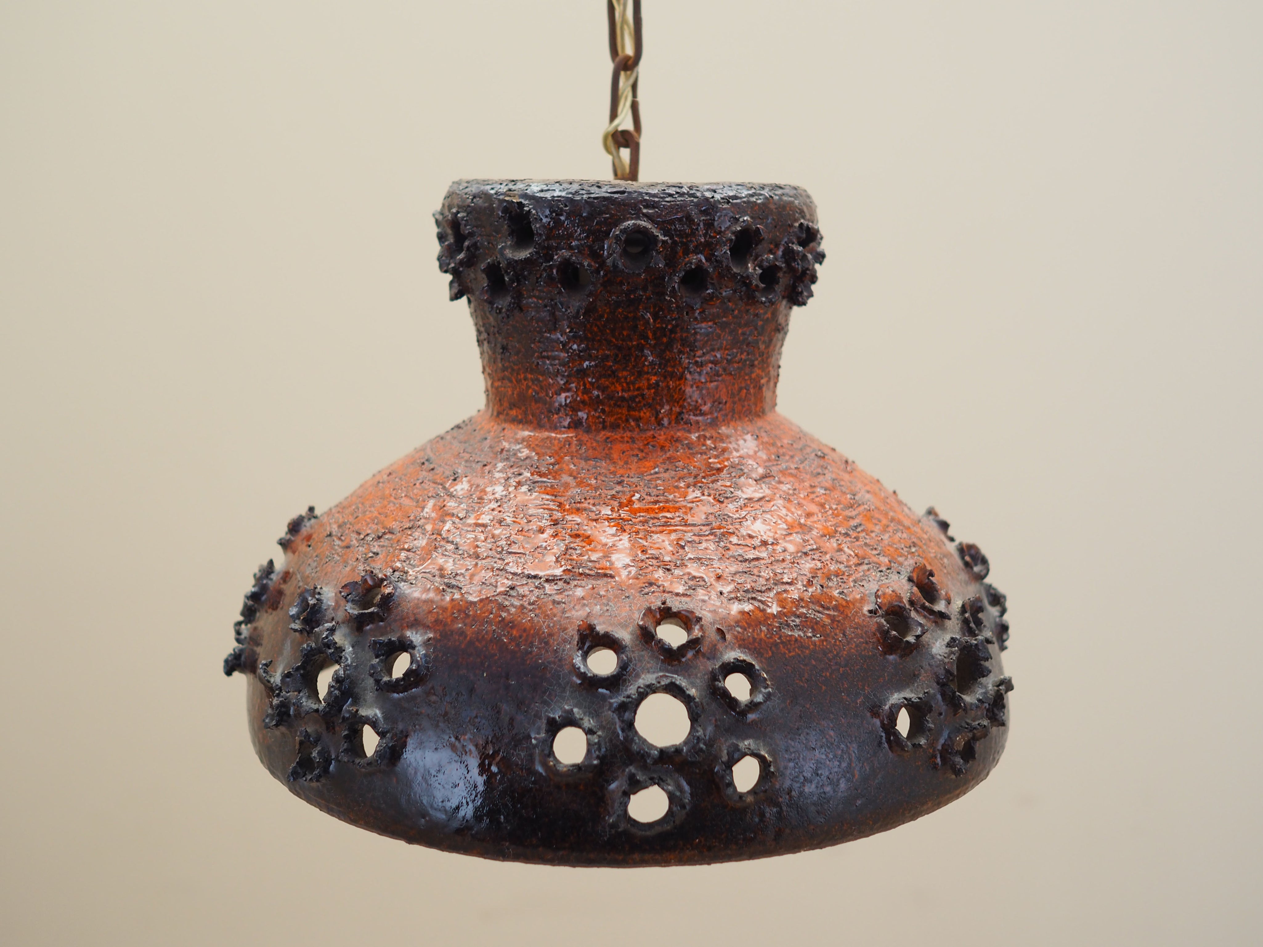 Pendant_lamp_from_1960s_production_Denmark