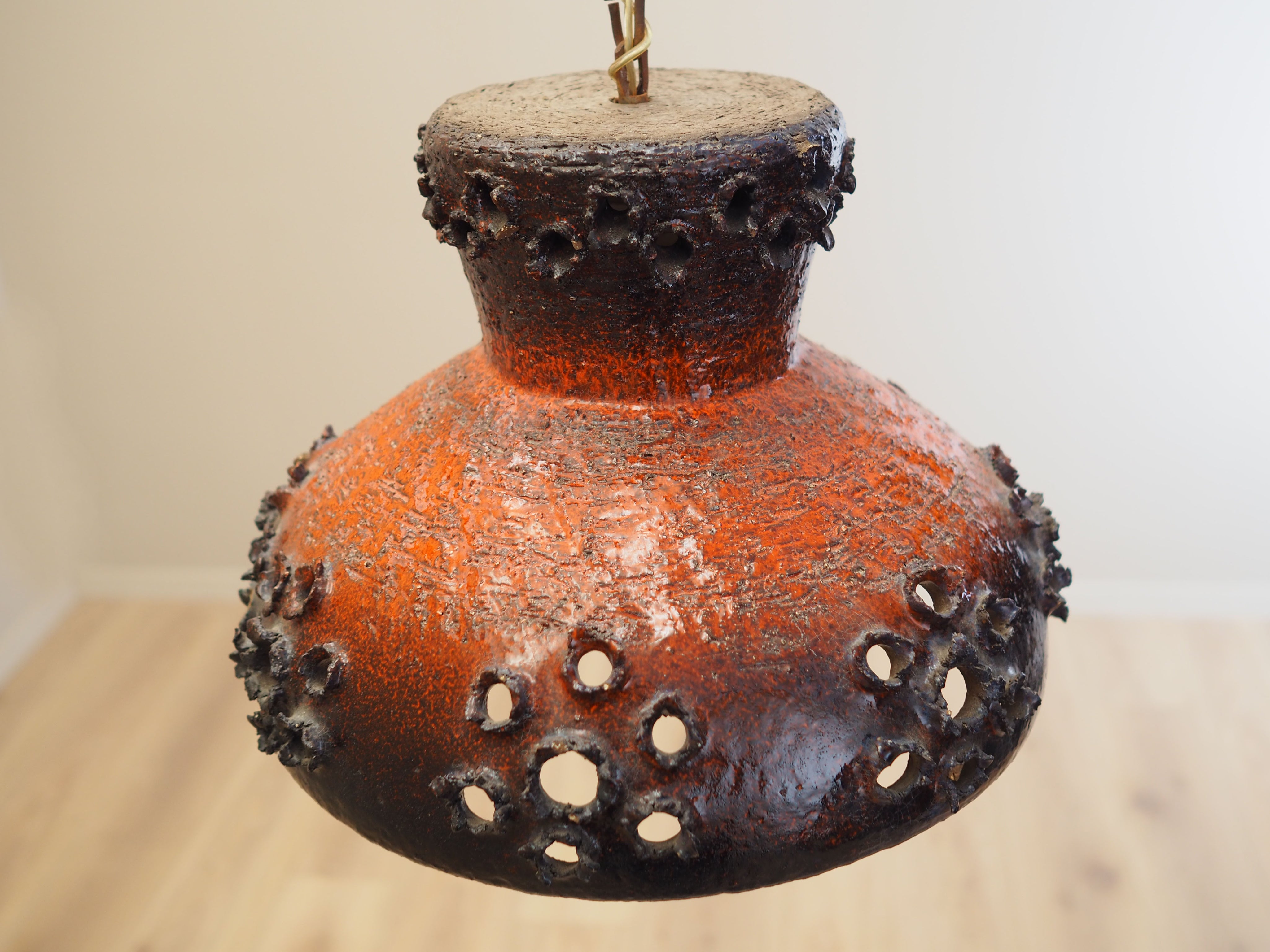 Pendant_lamp_from_1960s_production_Denmark