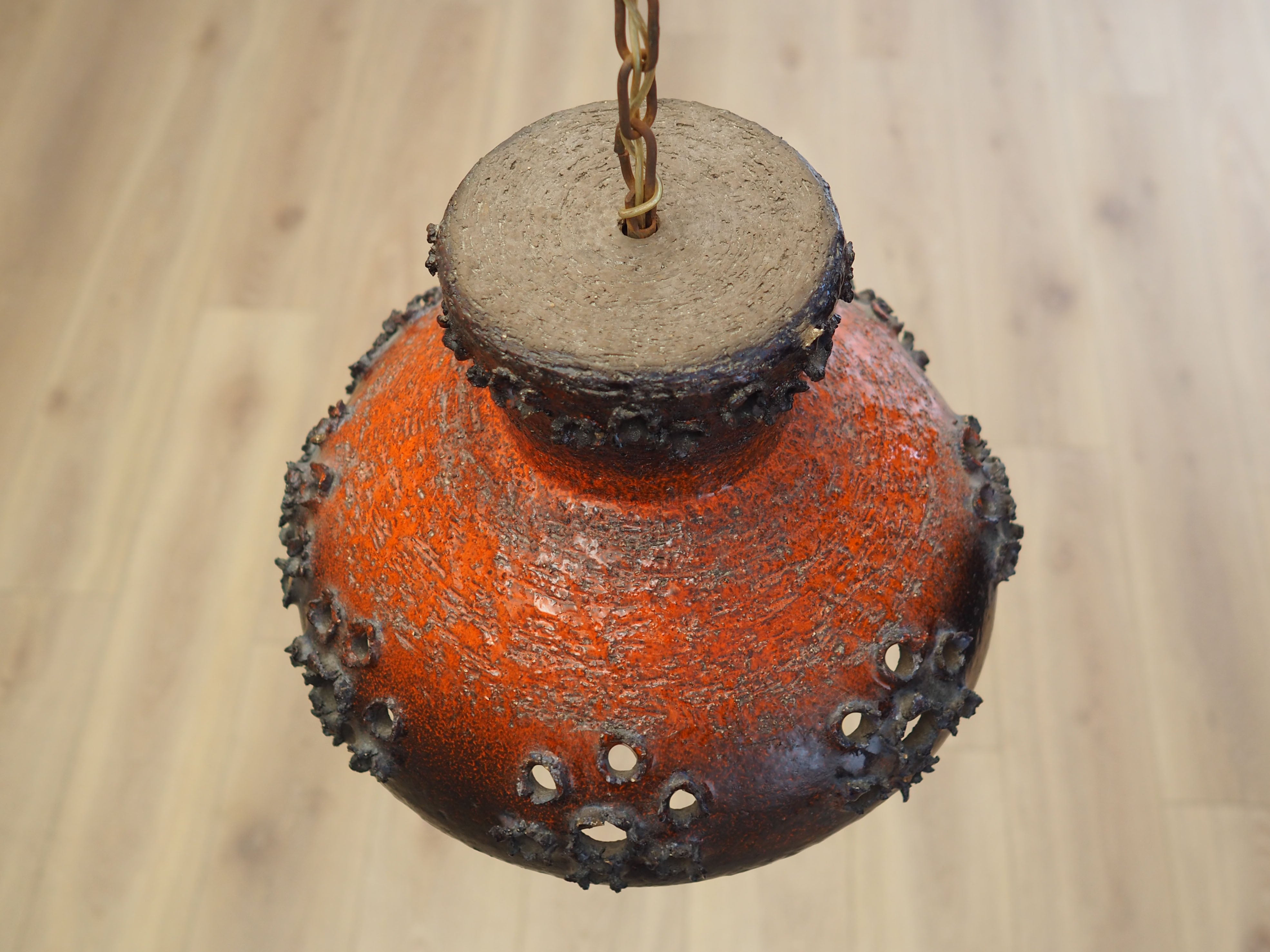 Pendant_lamp_from_1960s_production_Denmark