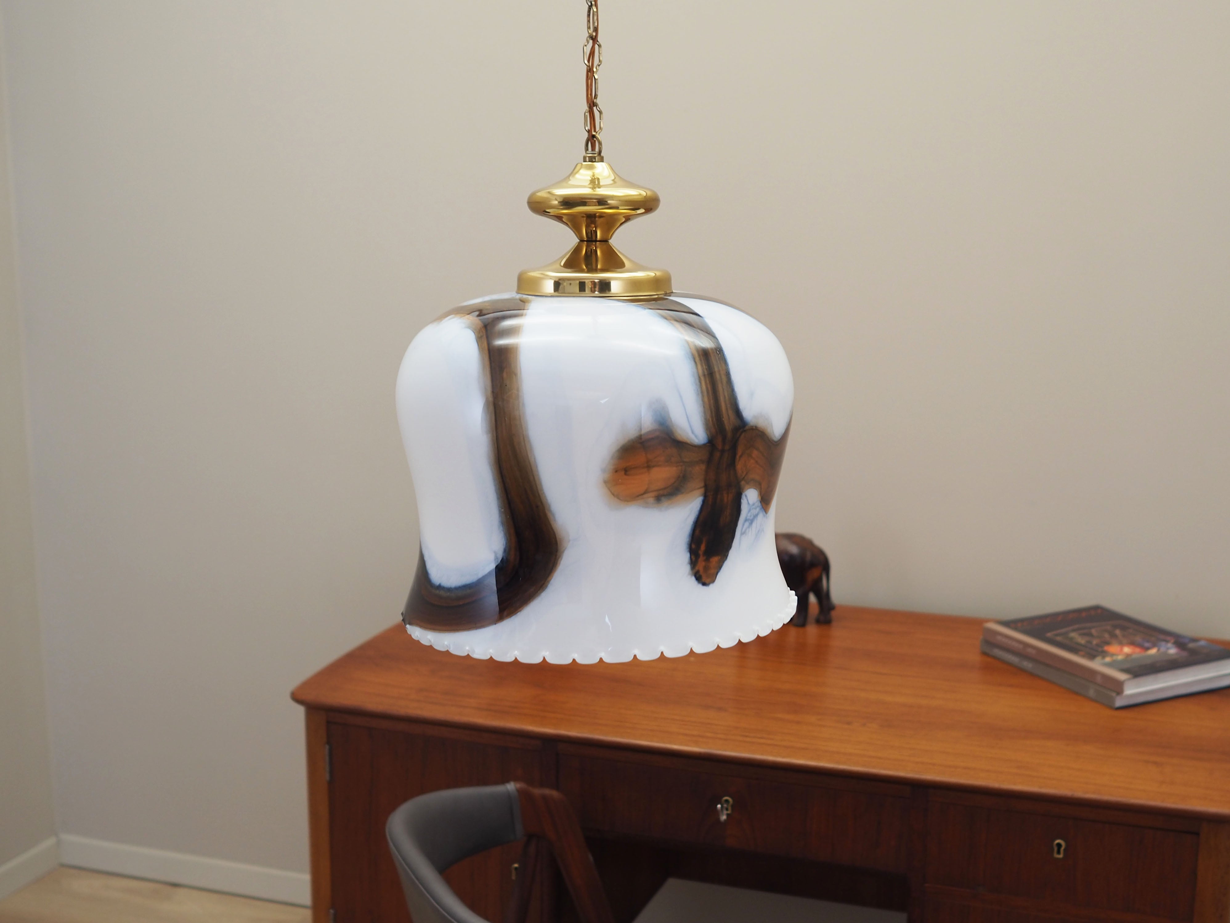 Pendant_lamp_in_Danish_design_1970s_production_Denmark
