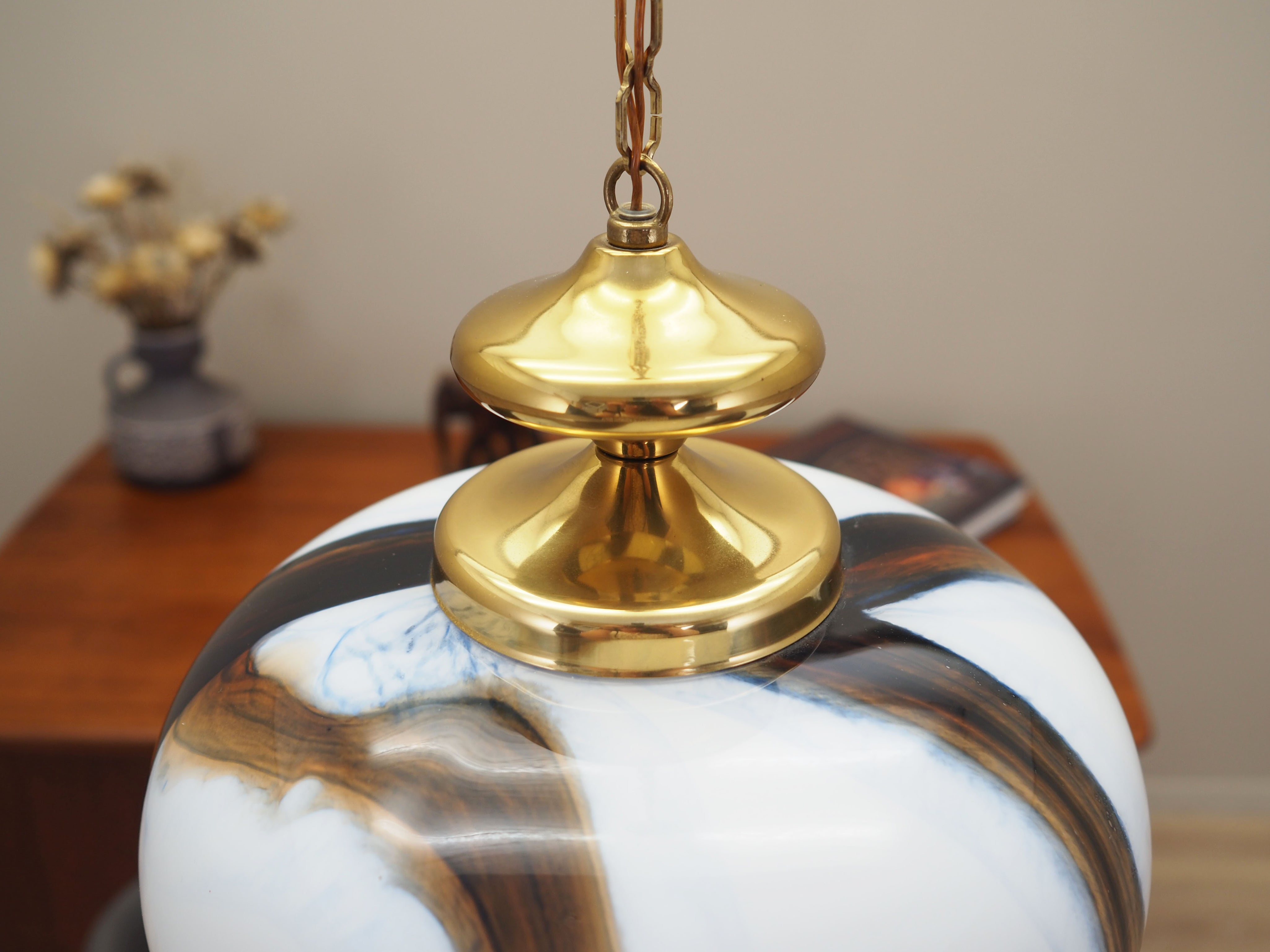 Pendant_lamp_in_Danish_design_1970s_production_Denmark