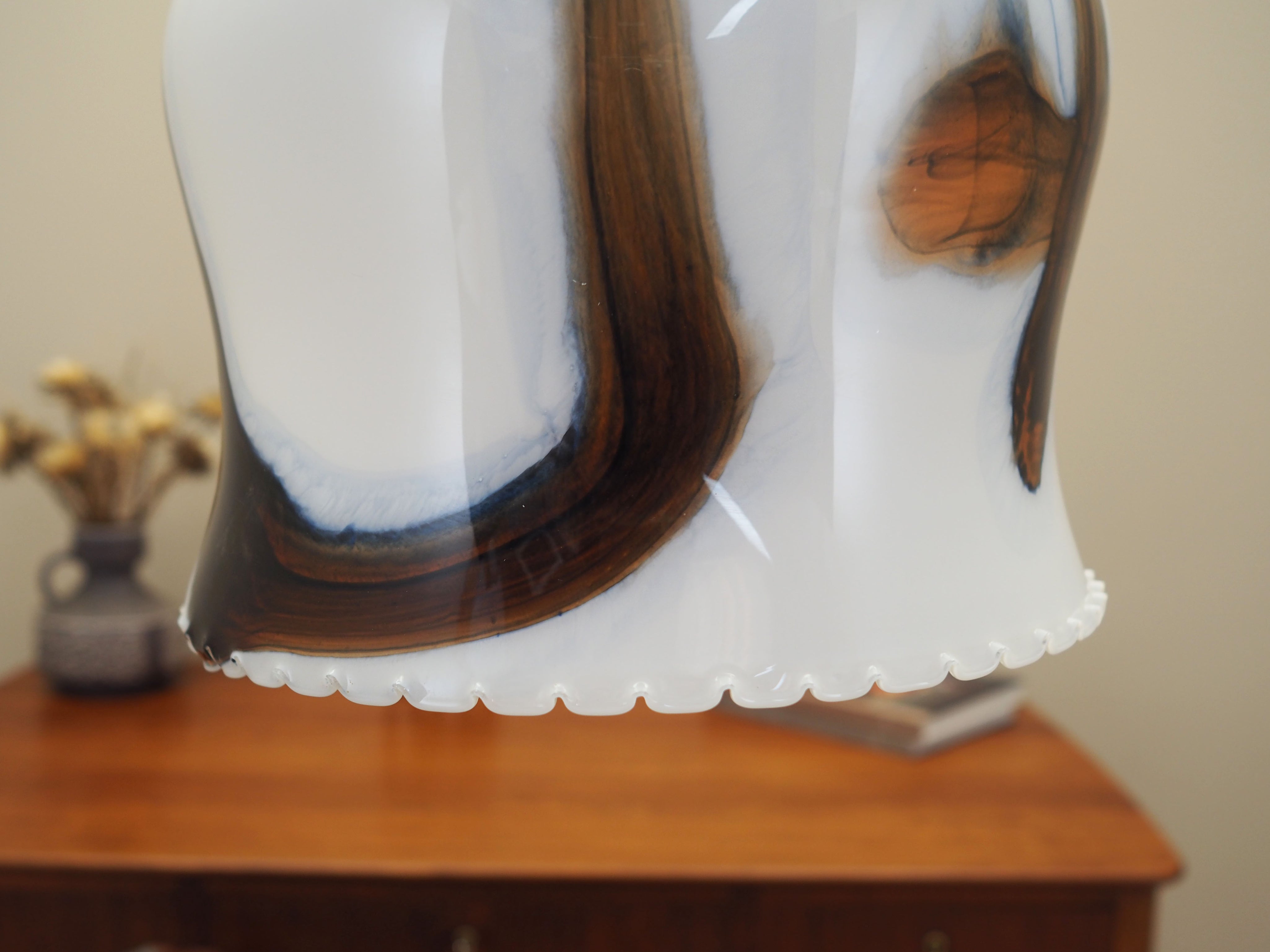 Pendant_lamp_in_Danish_design_1970s_production_Denmark