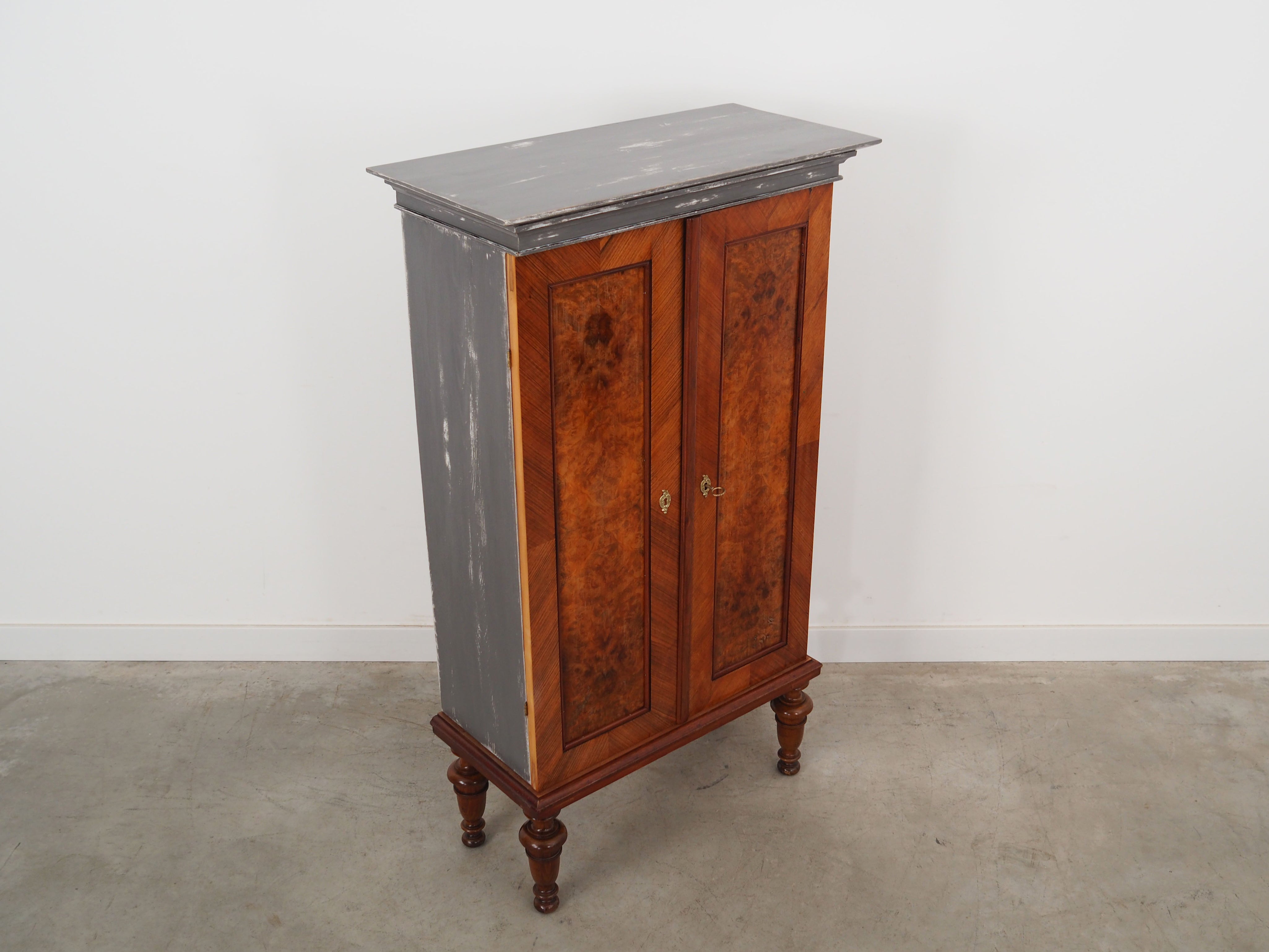 Pine_dresser_Danish_design_1960s_production_Denmark