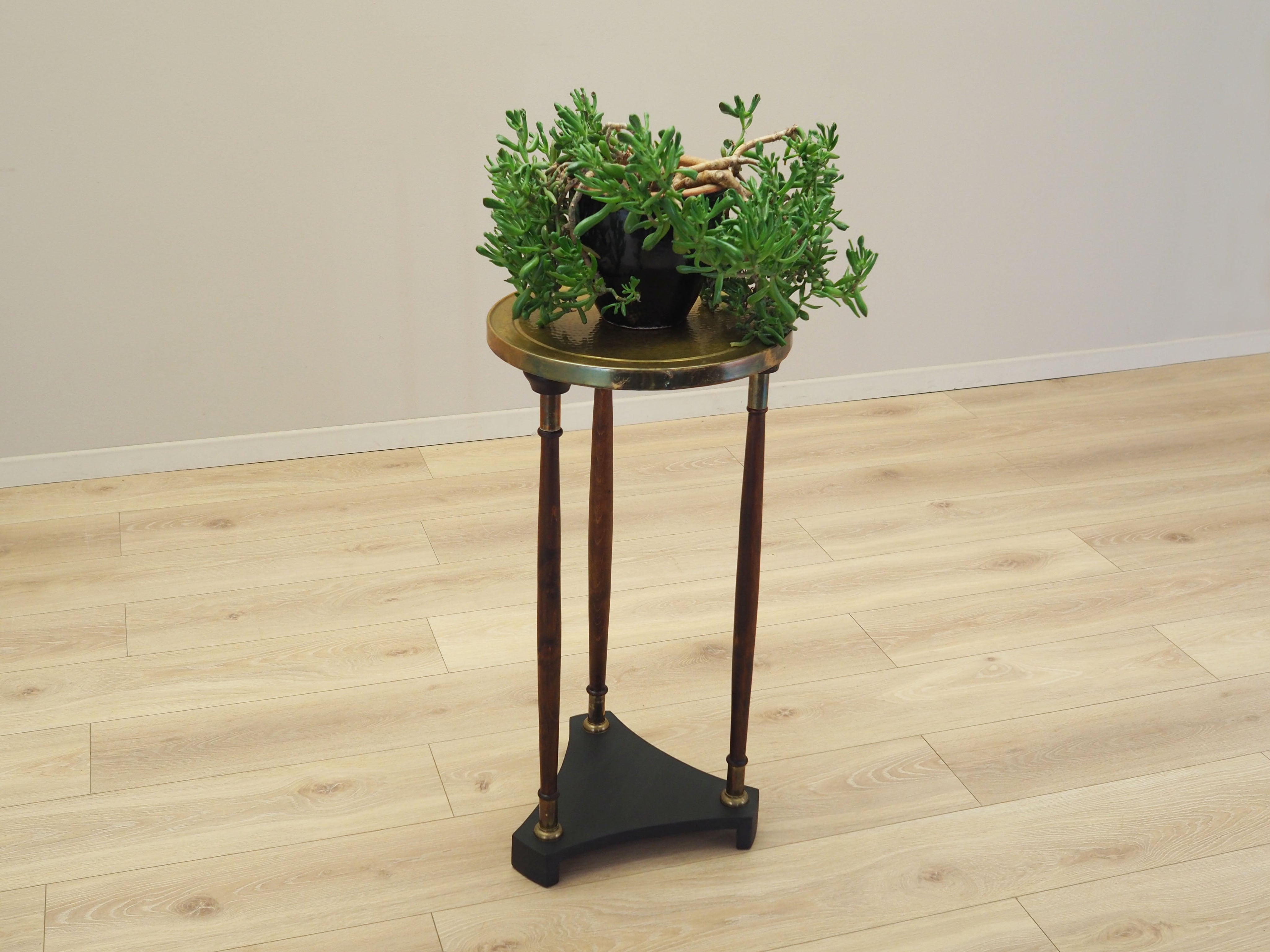 Plant_stand_Danish_design_from_1970s_production_Denmark