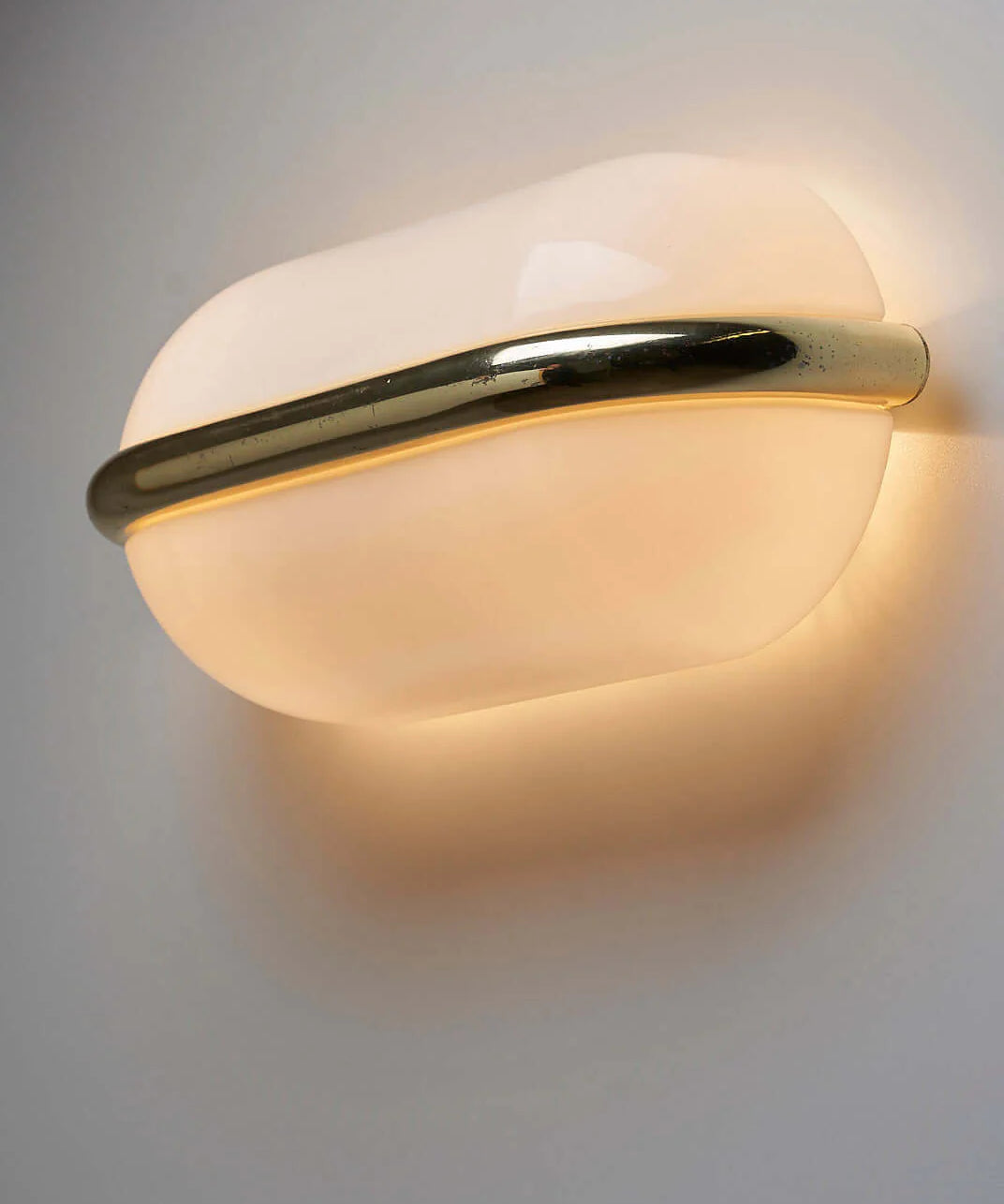 Plexiglass_With_Brass_Wall_Light_Metalarte