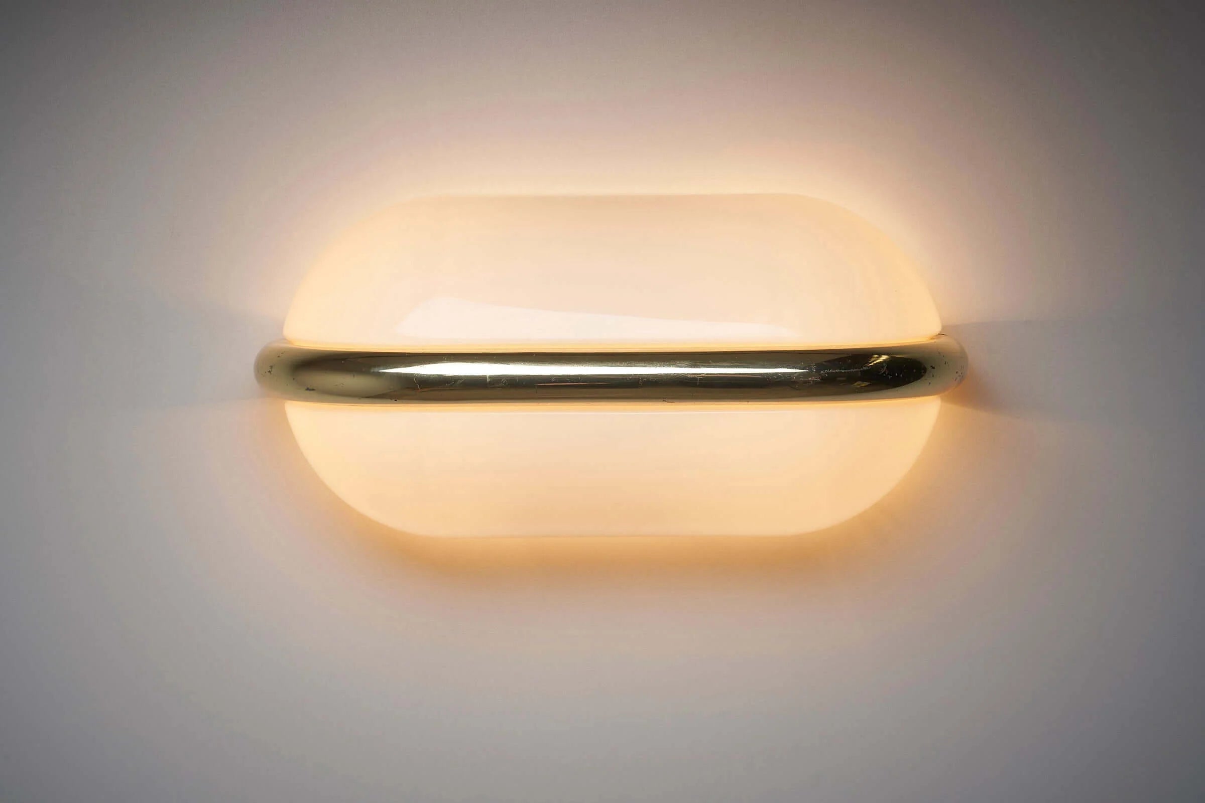 Plexiglass_With_Brass_Wall_Light_Metalarte