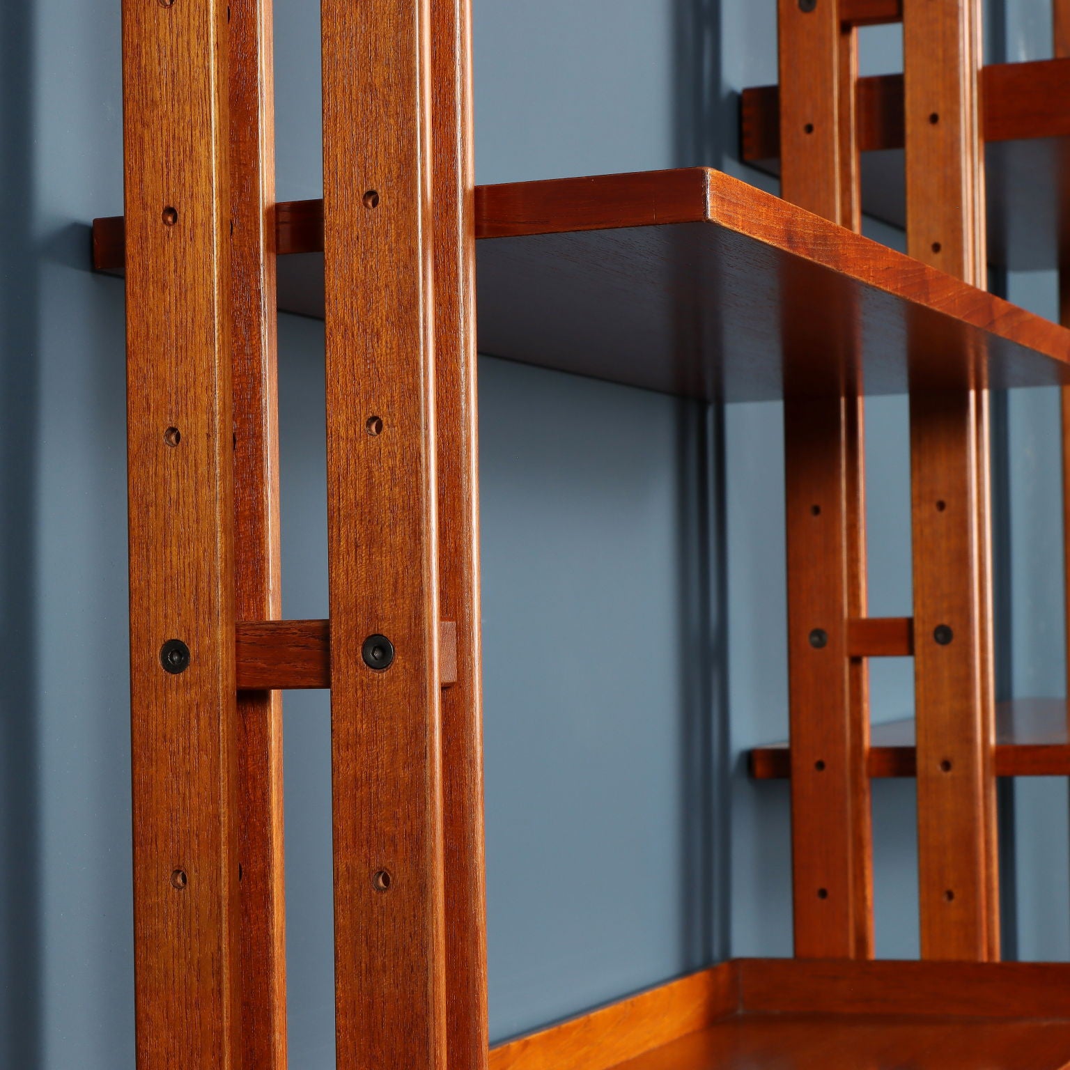 Poggi_LB7_Bookcase_Design_Franco_Albini_Teak_Italy_1950s
