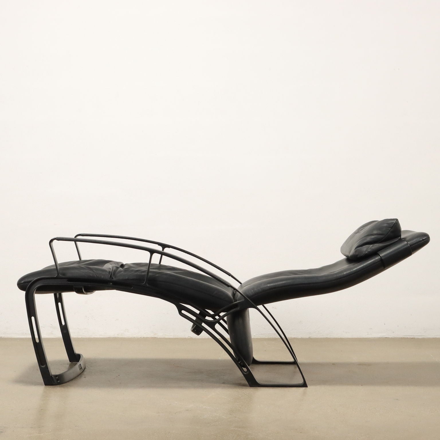 Poltrona_Frau_Armchair_IP_84_S_Design_Ferdinand_A._Porsche_1980s