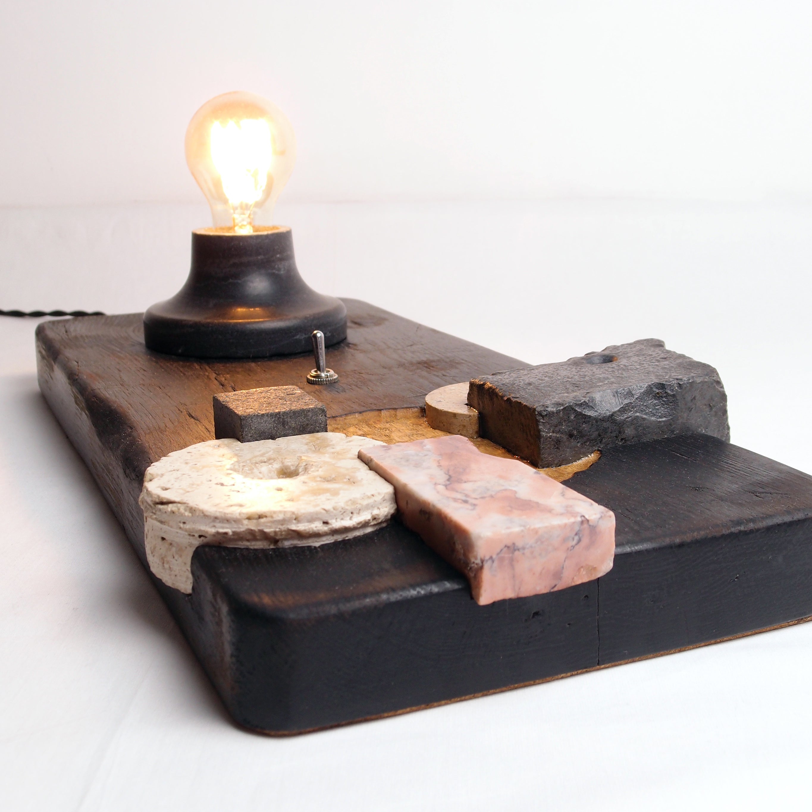Puzzle_Table_Lamp