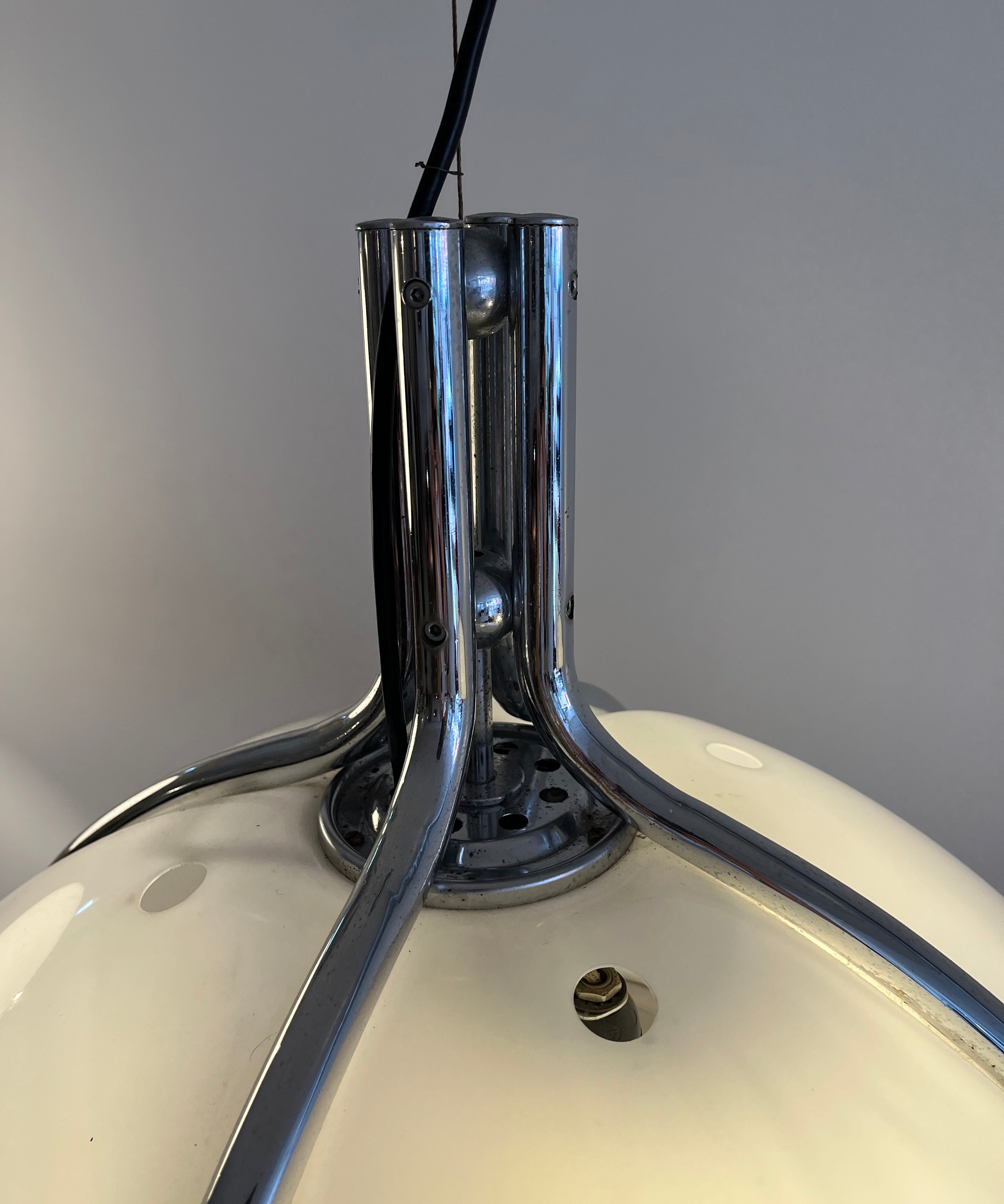 Quadrifoglio_pendant_lamp_by_Massoni_Aulenti_for_Harvey_Guzzini