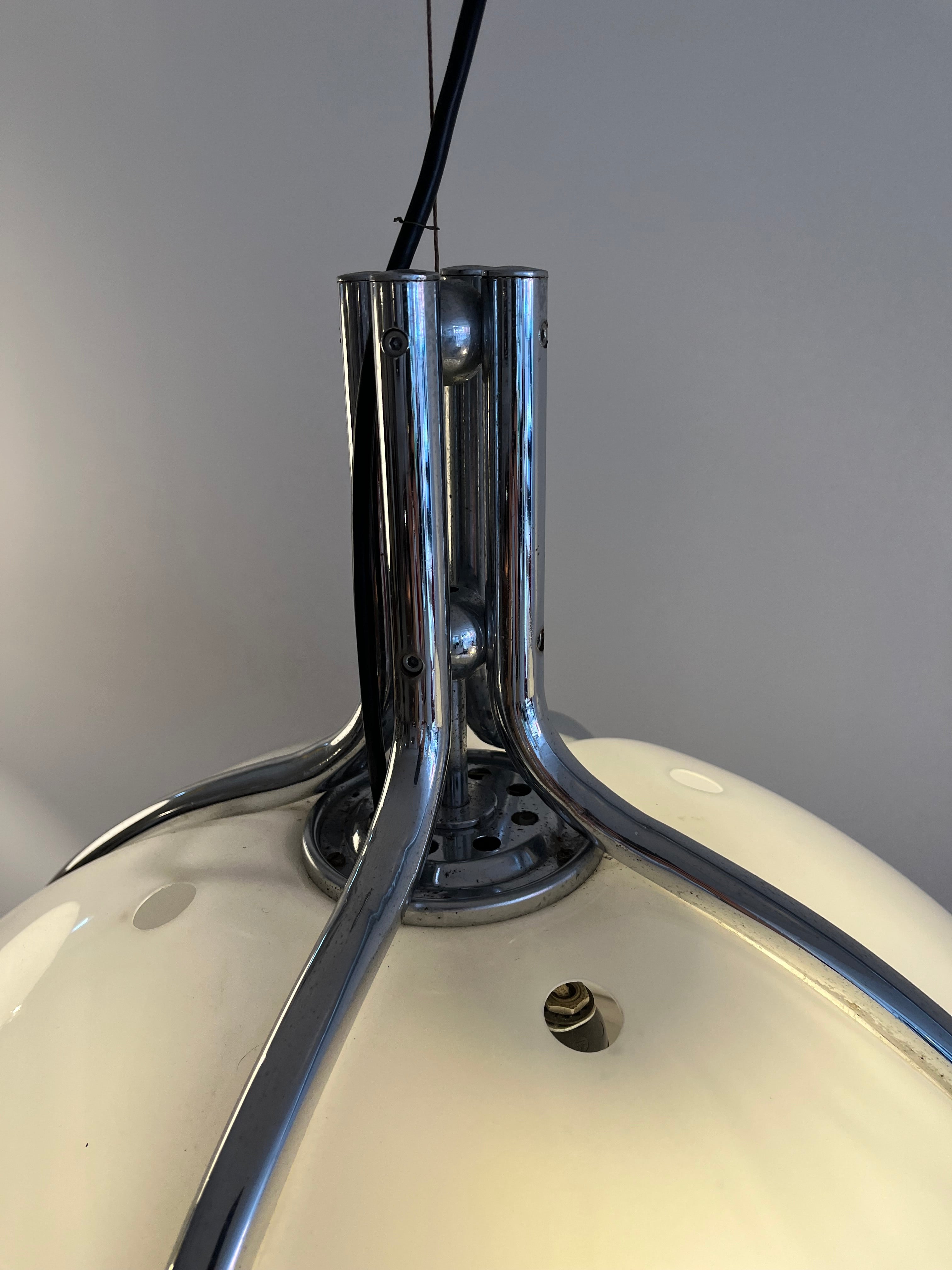 Quadrifoglio_pendant_lamp_by_Massoni_Aulenti_for_Harvey_Guzzini