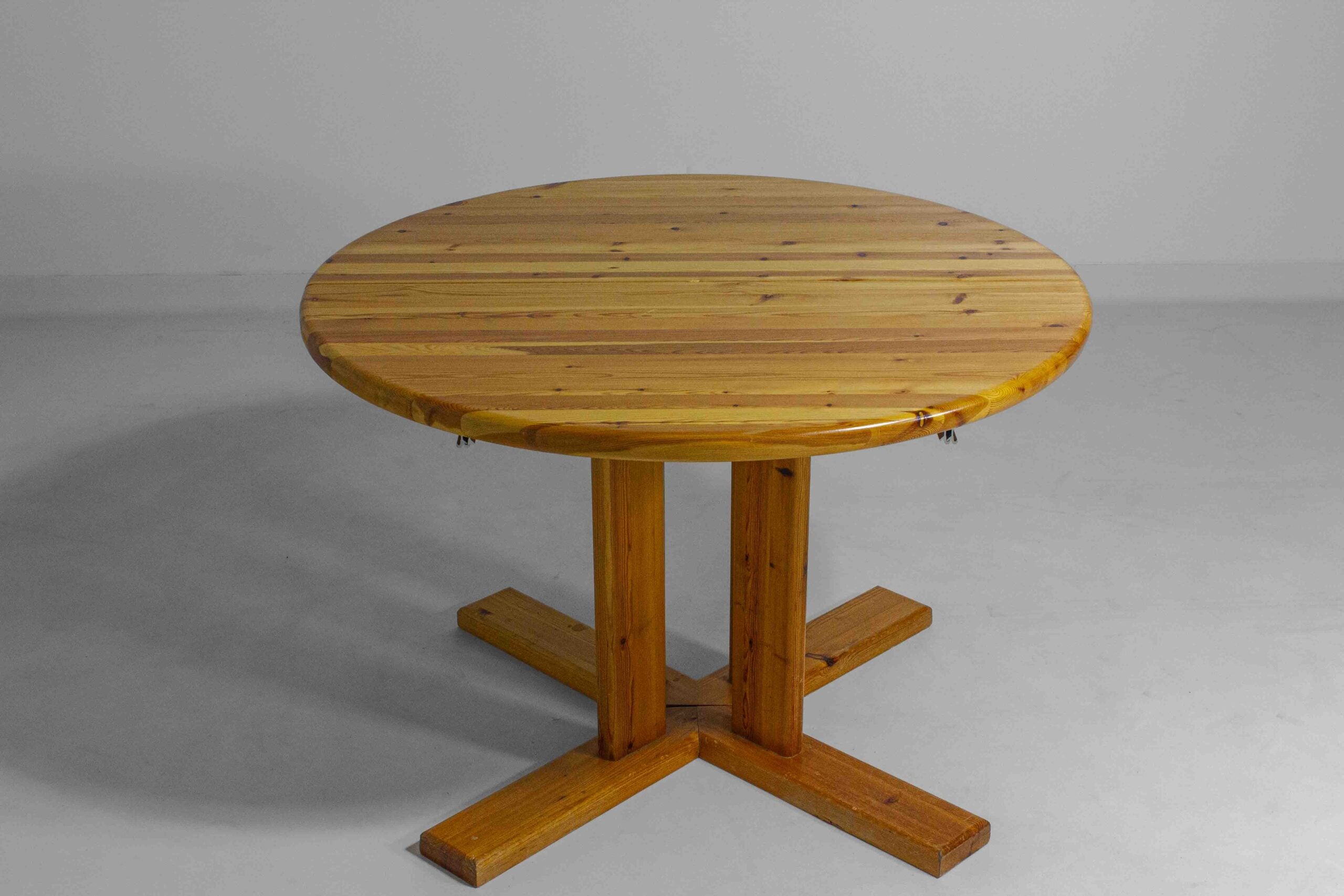 Rainer_Daumiller_pine_dining_table