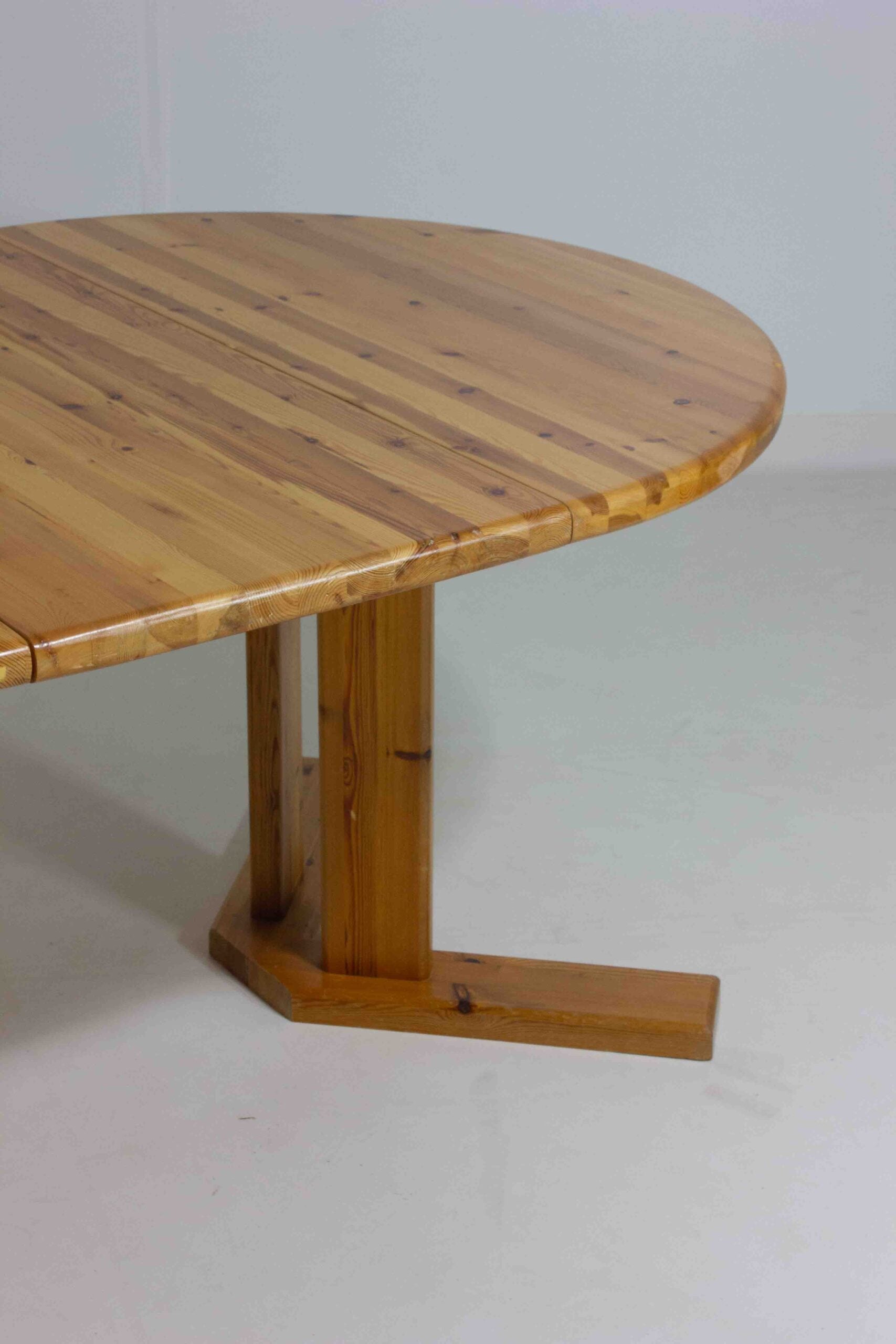 Rainer_Daumiller_pine_dining_table
