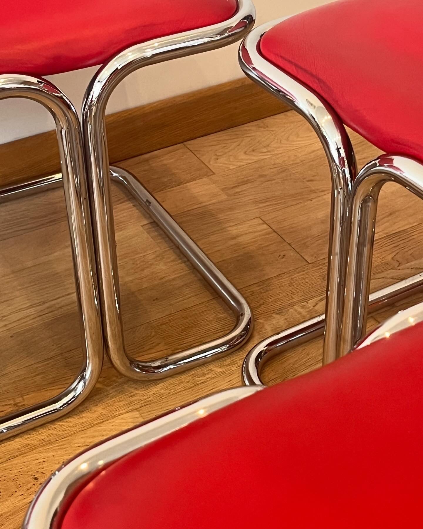 SeT_oF_6_ReD_BauHauS_CHaiRS