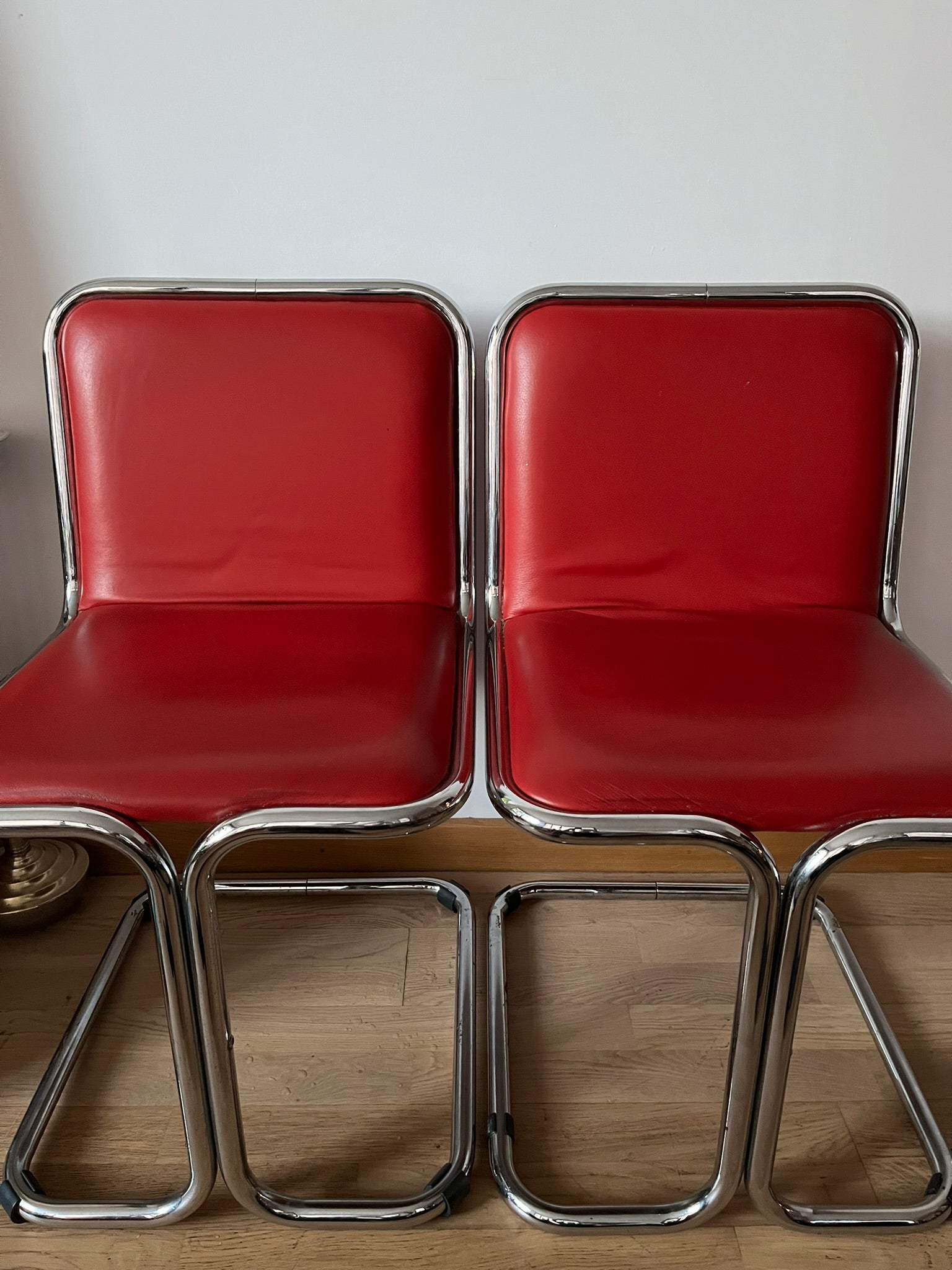 SeT_oF_6_ReD_BauHauS_CHaiRS