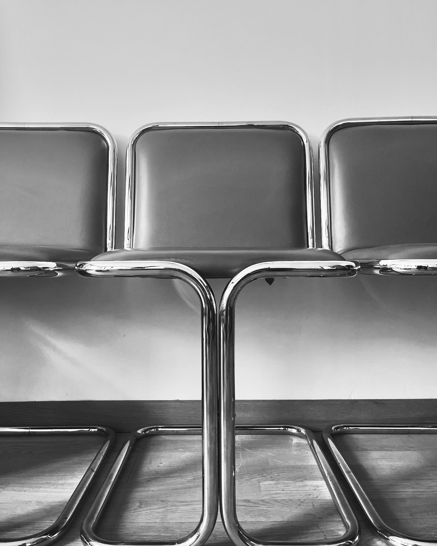 SeT_oF_6_ReD_BauHauS_CHaiRS