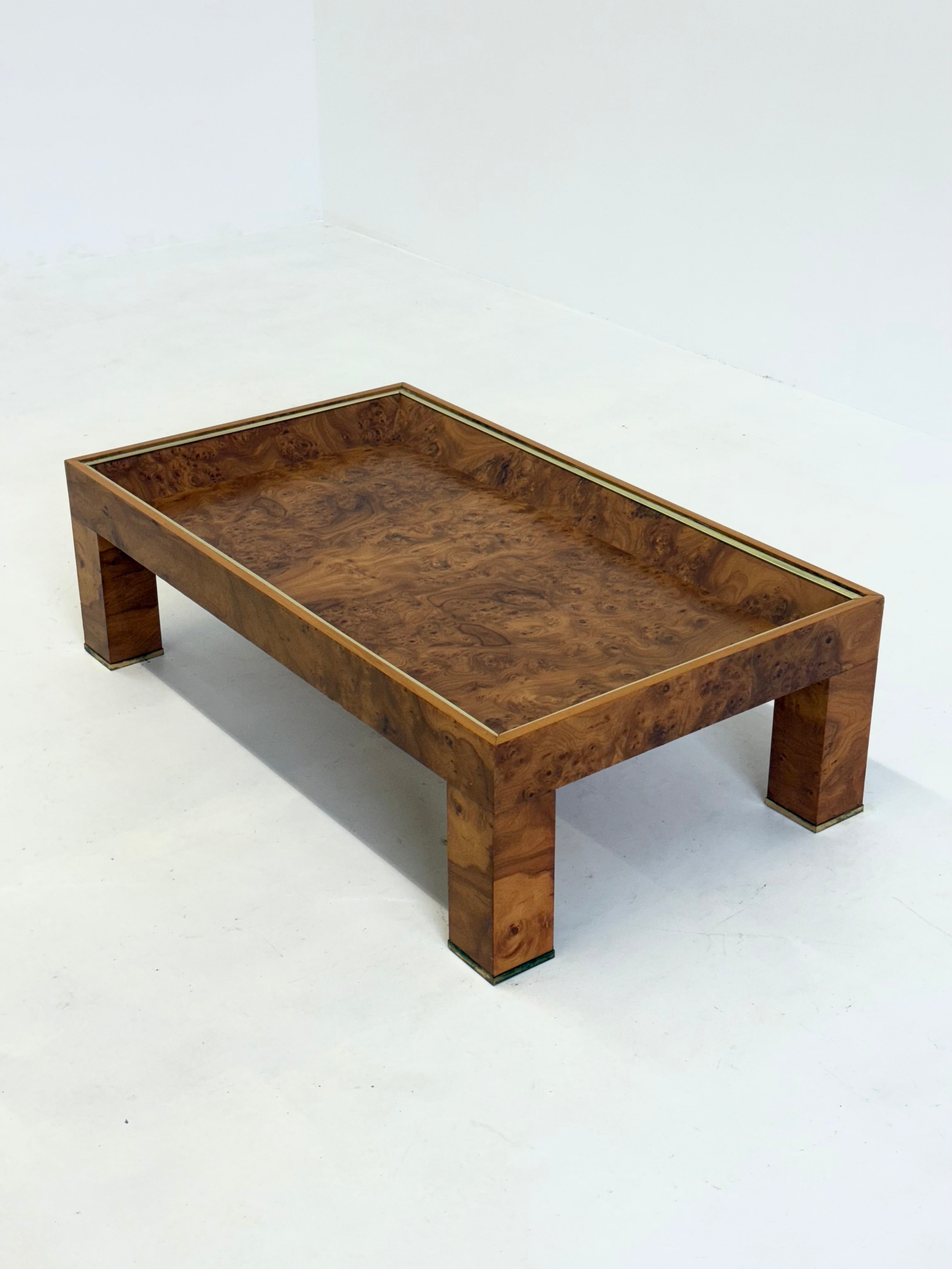 Rectangular_coffee_table_from_Turri_with_burl_wood