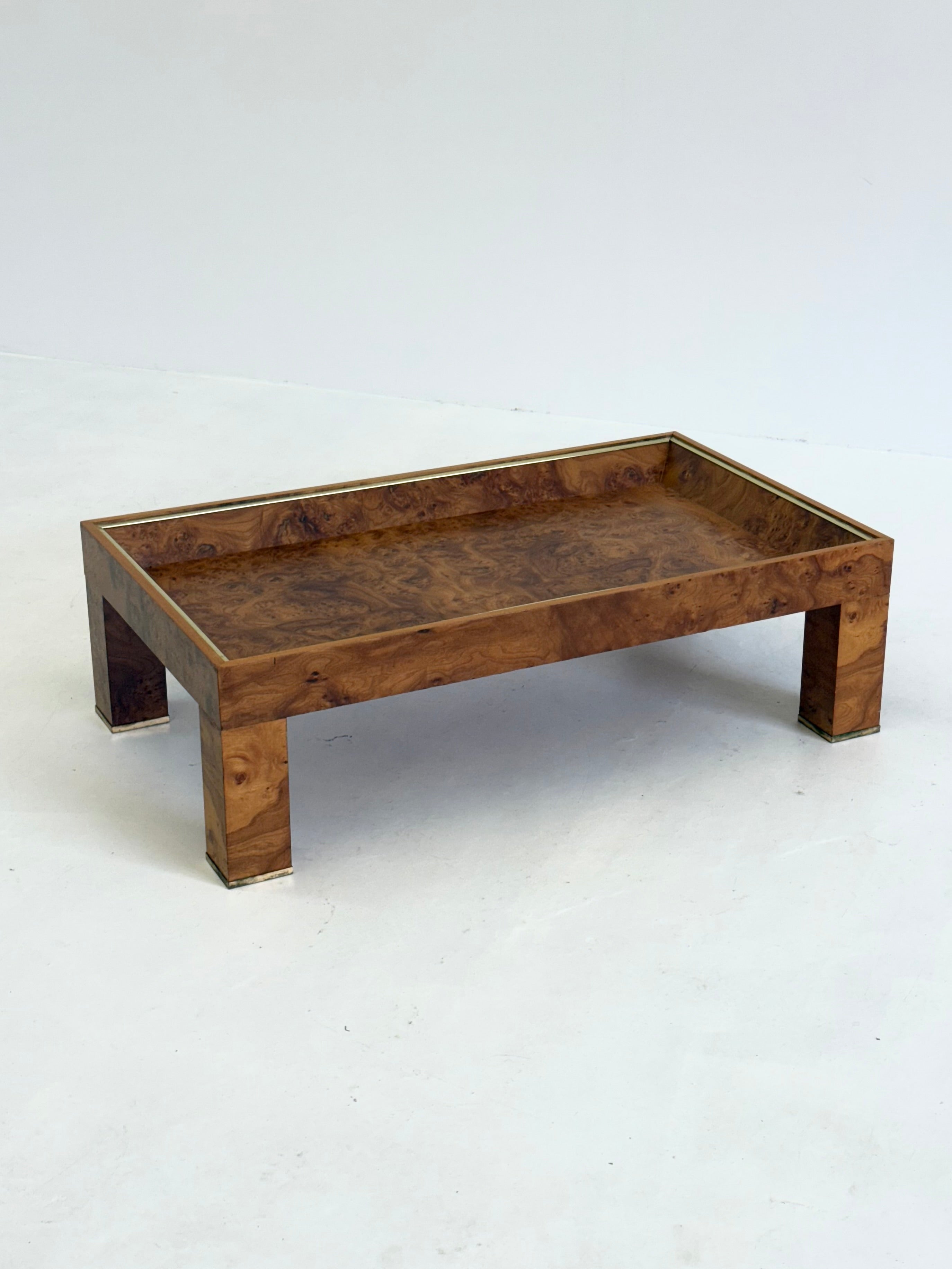 Rectangular_coffee_table_from_Turri_with_burl_wood