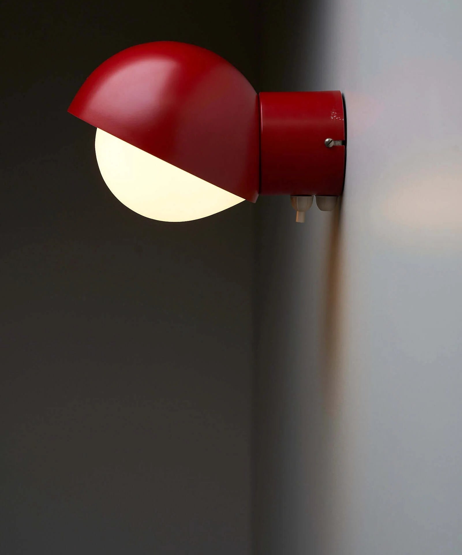 Red_Wall_Sconce_B_L_leuchten