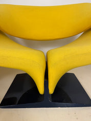 Ribbo_armchairs_and_coffee_table_by_Pierre_paulin_for_Artifort_60s