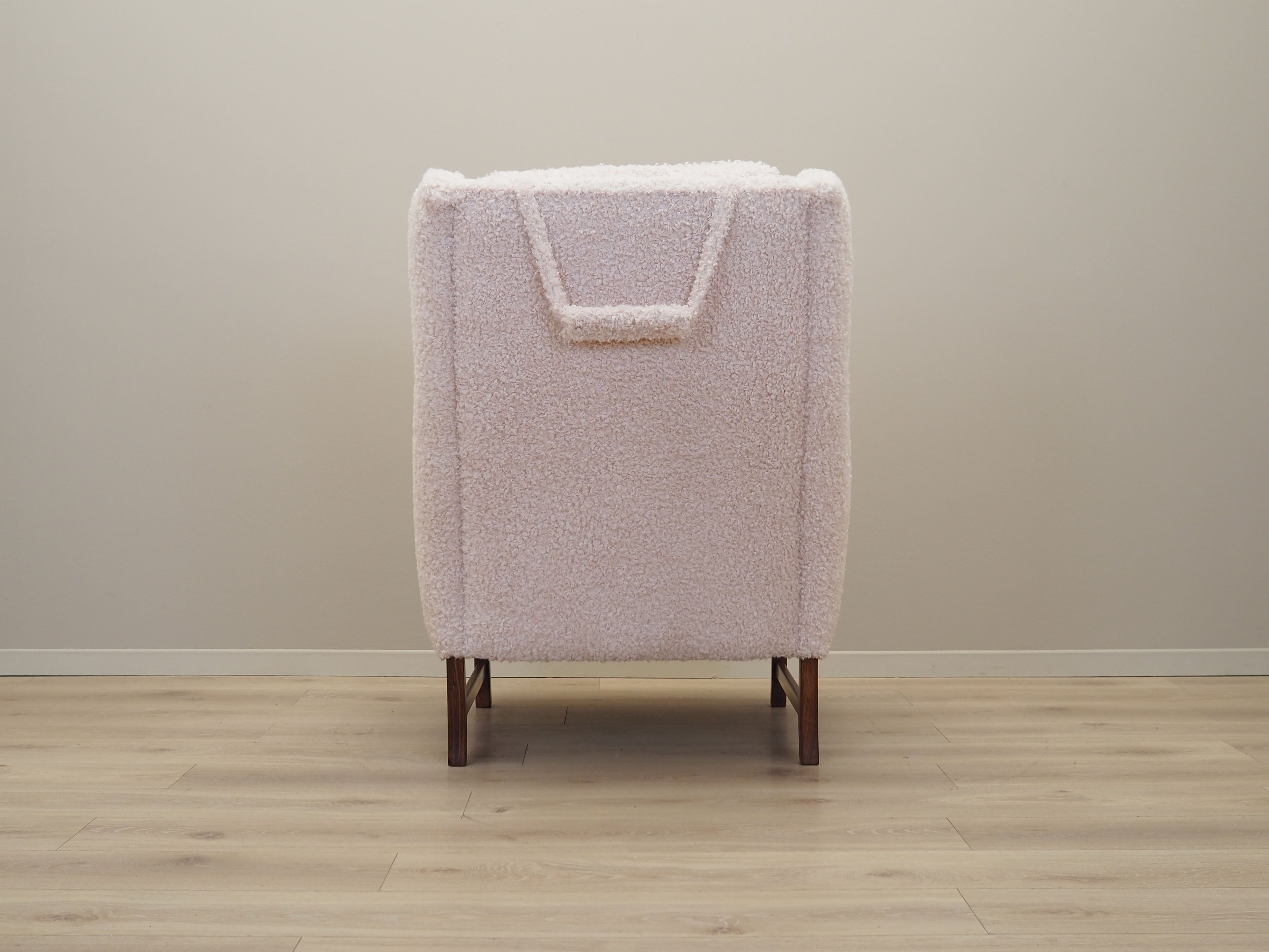 Rosewood_armchair_Danish_design_1970s_manufacture_Skippers