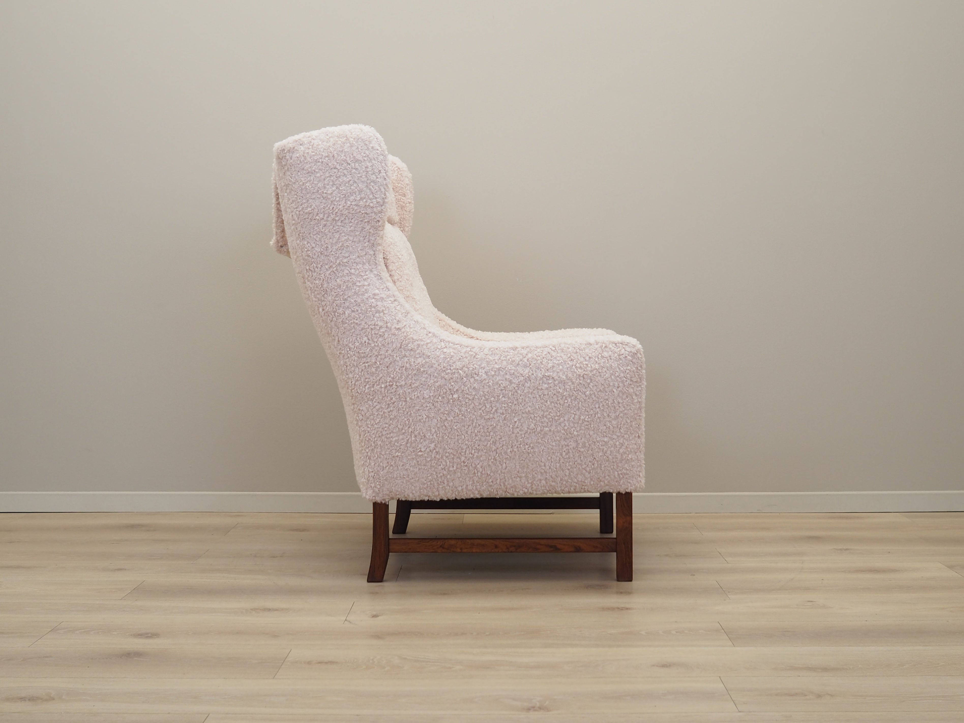 Rosewood_armchair_Danish_design_1970s_manufacture_Skippers