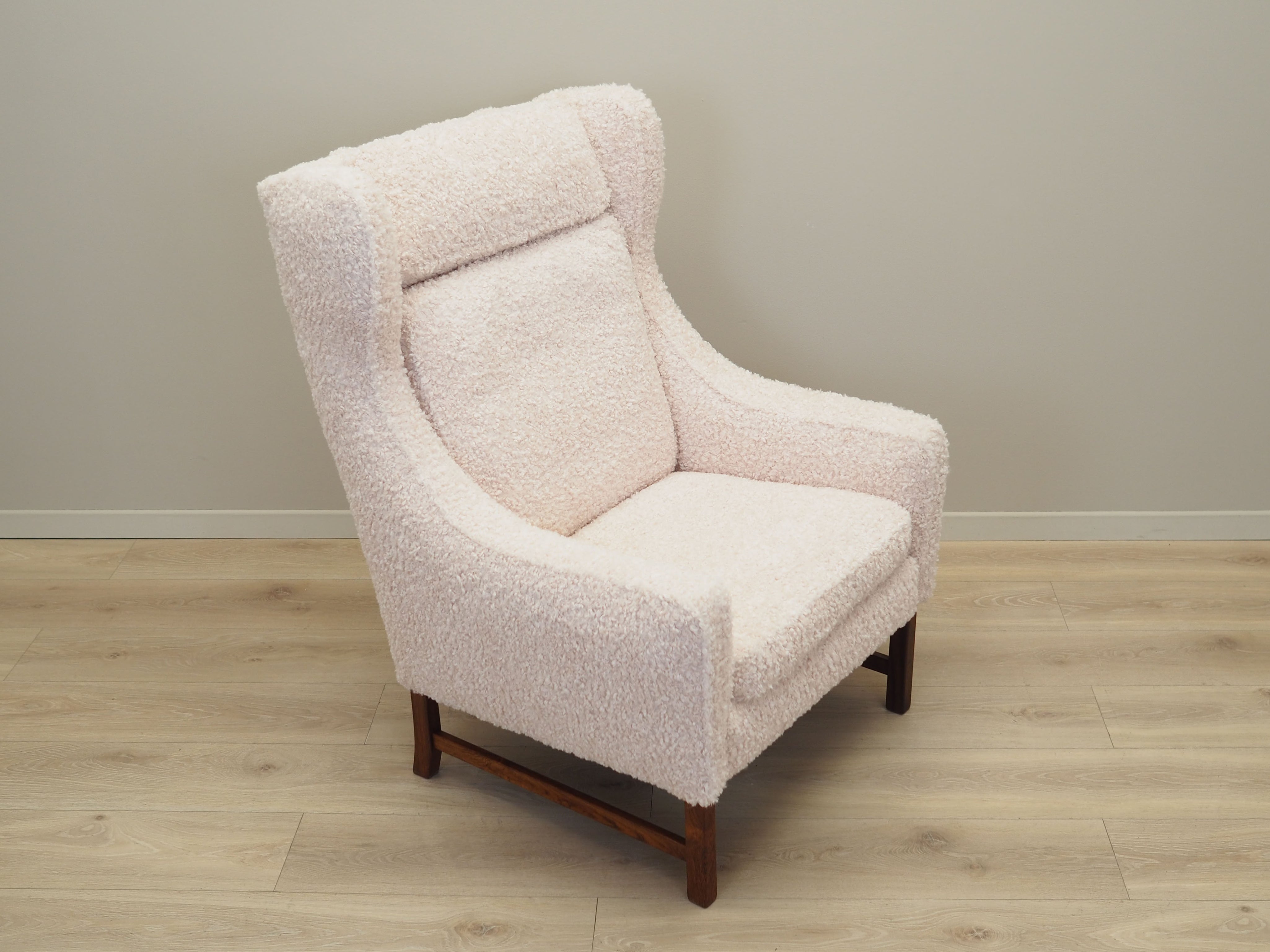 Rosewood_armchair_Danish_design_1970s_manufacture_Skippers