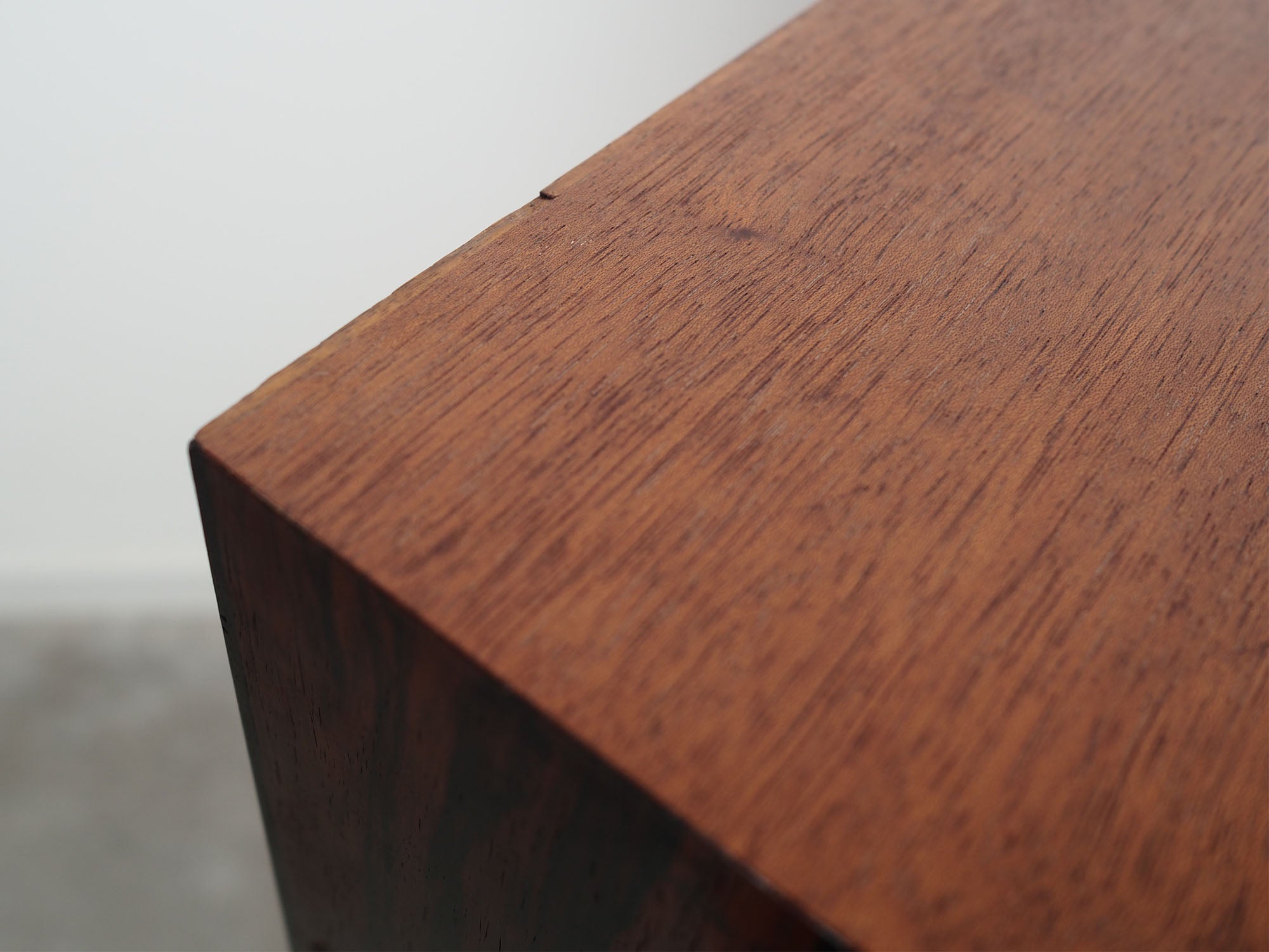 Rosewood_bookcase_Danish_design_1960s_manufacturer_Brouers_M_belfabric