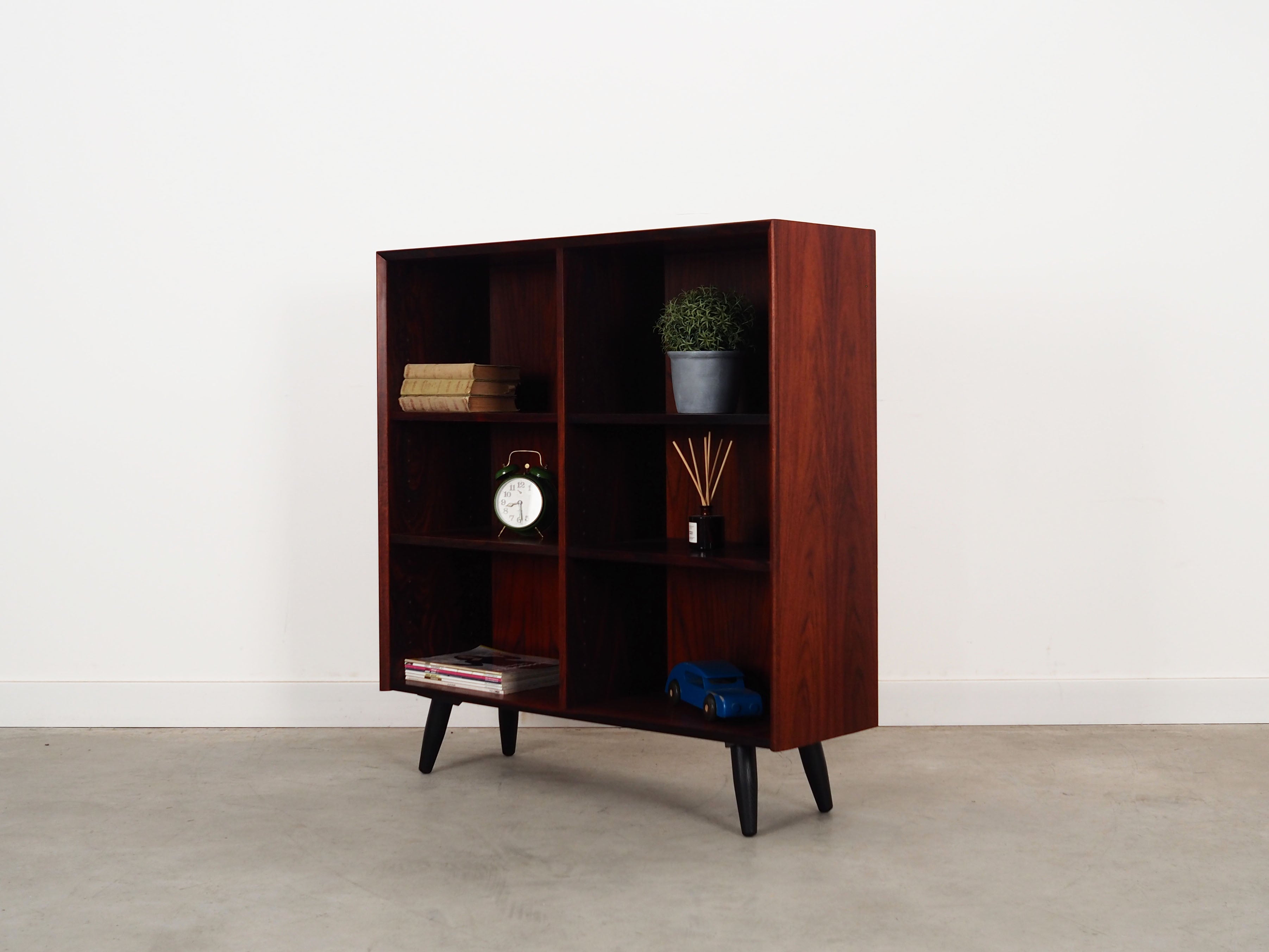 Rosewood_bookcase_Danish_design_1970s_manufacture_Brouer