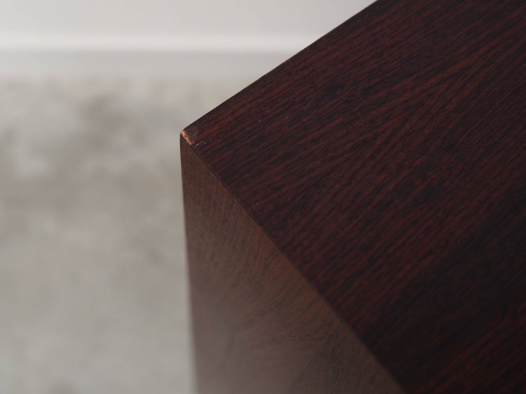 Rosewood_bookcase_Danish_design_1970s_manufacturer_Hj_rnebo