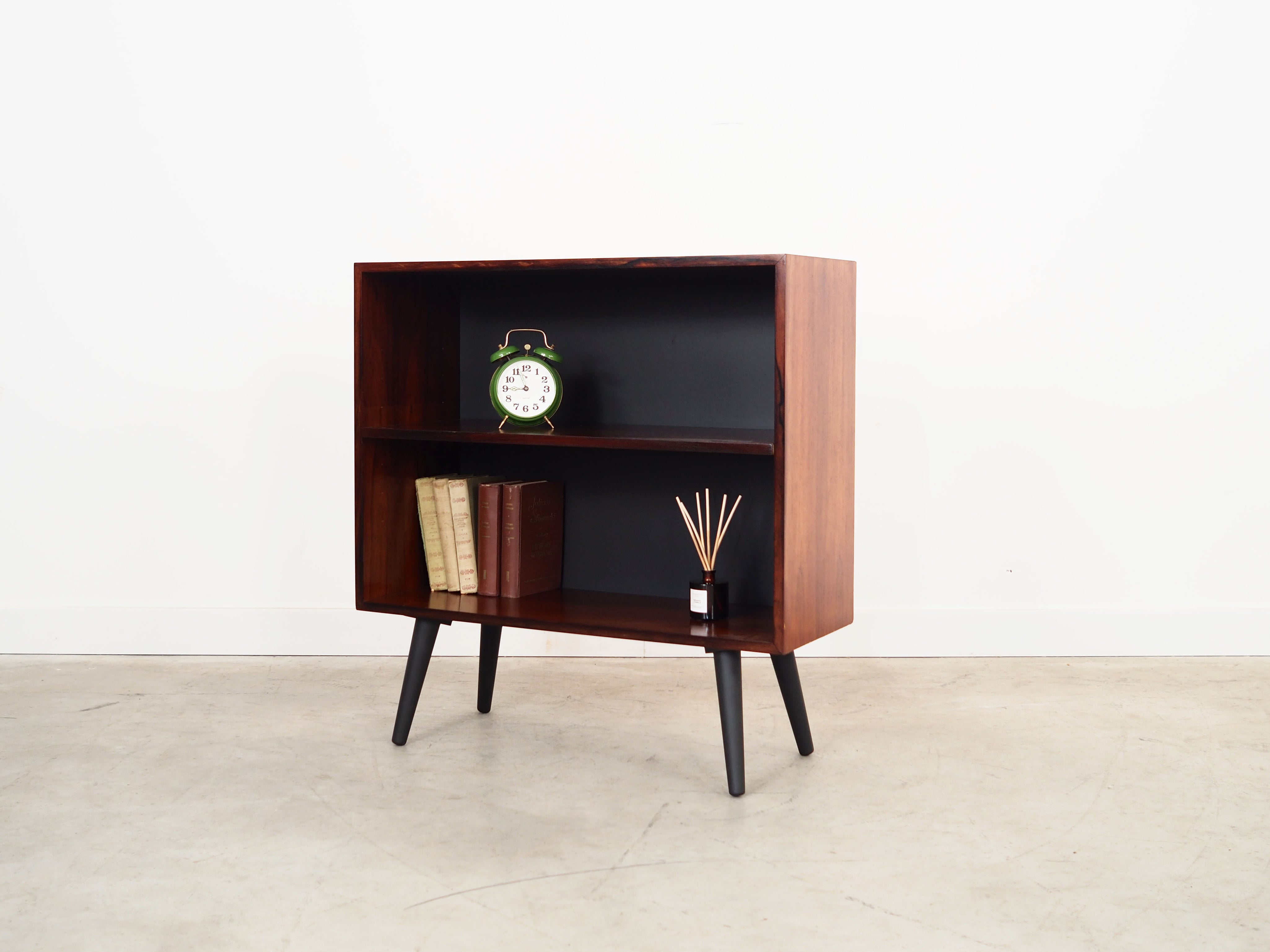 Rosewood_bookcase_Danish_design_1970s_production_Denmark