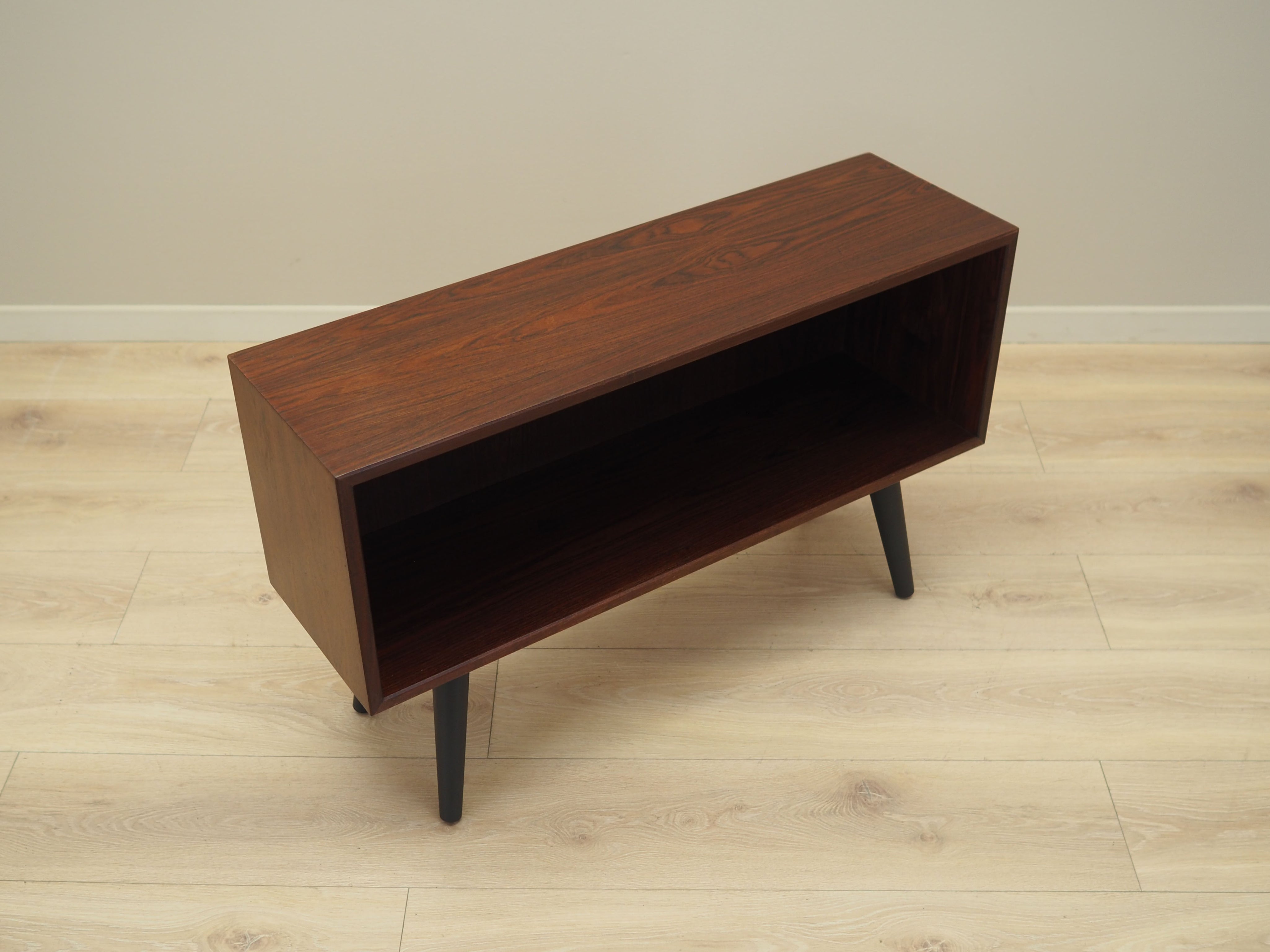 Rosewood_bookcase_Danish_design_1970s_production_Hj_rnebo