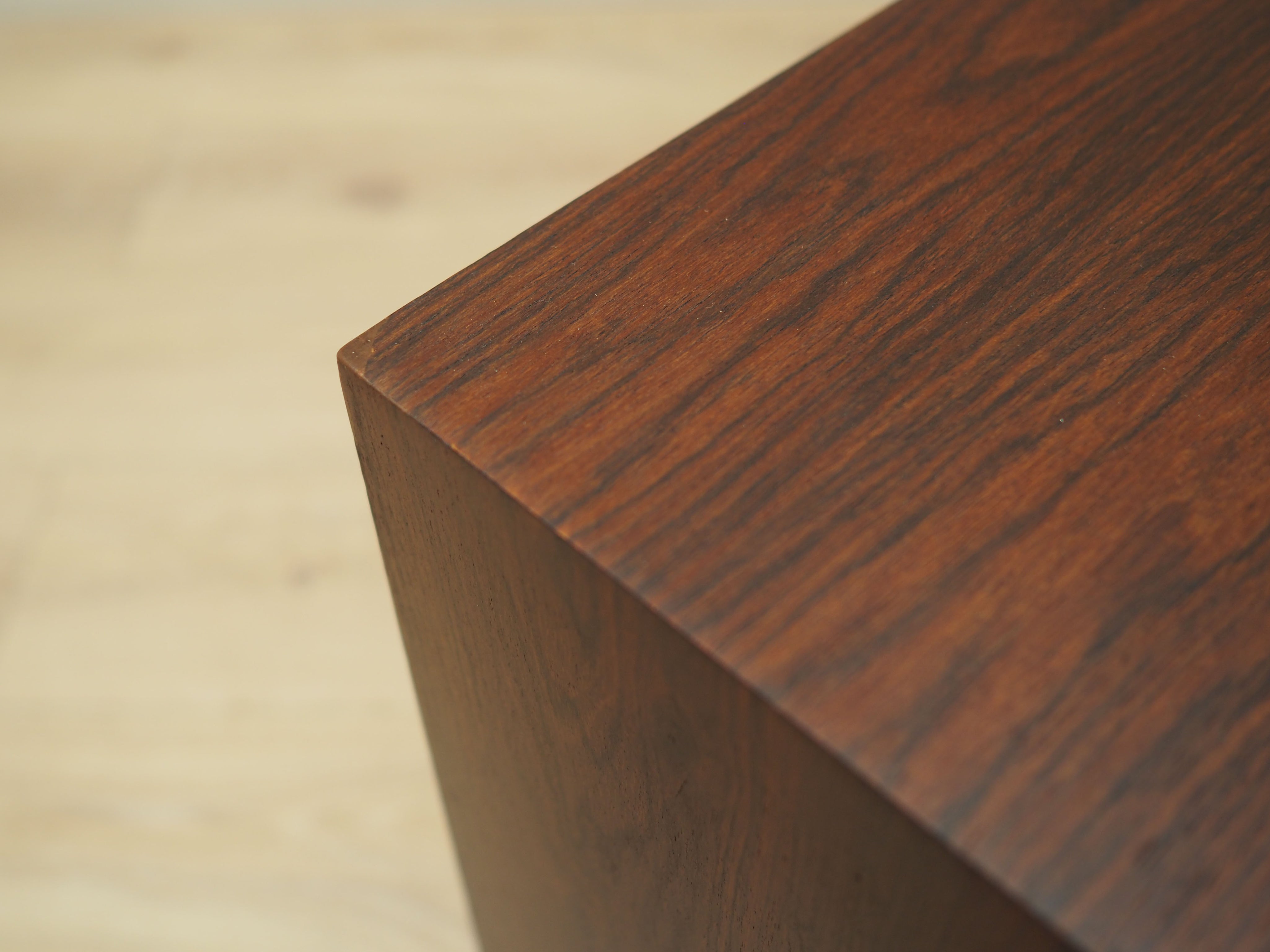 Rosewood_bookcase_Danish_design_1970s_production_Hj_rnebo
