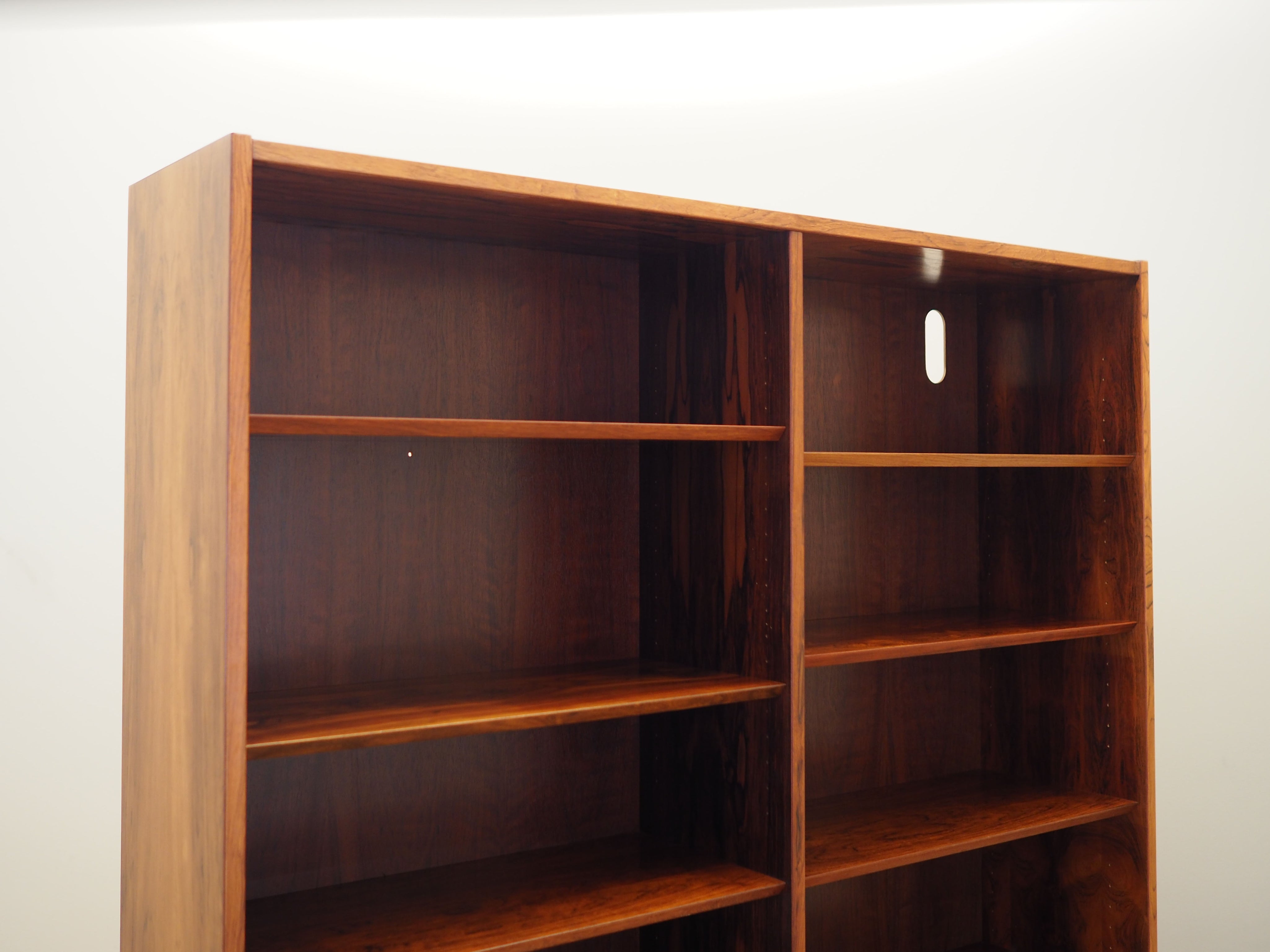 Rosewood_bookcase_Danish_design_1970s_production_Hundevad