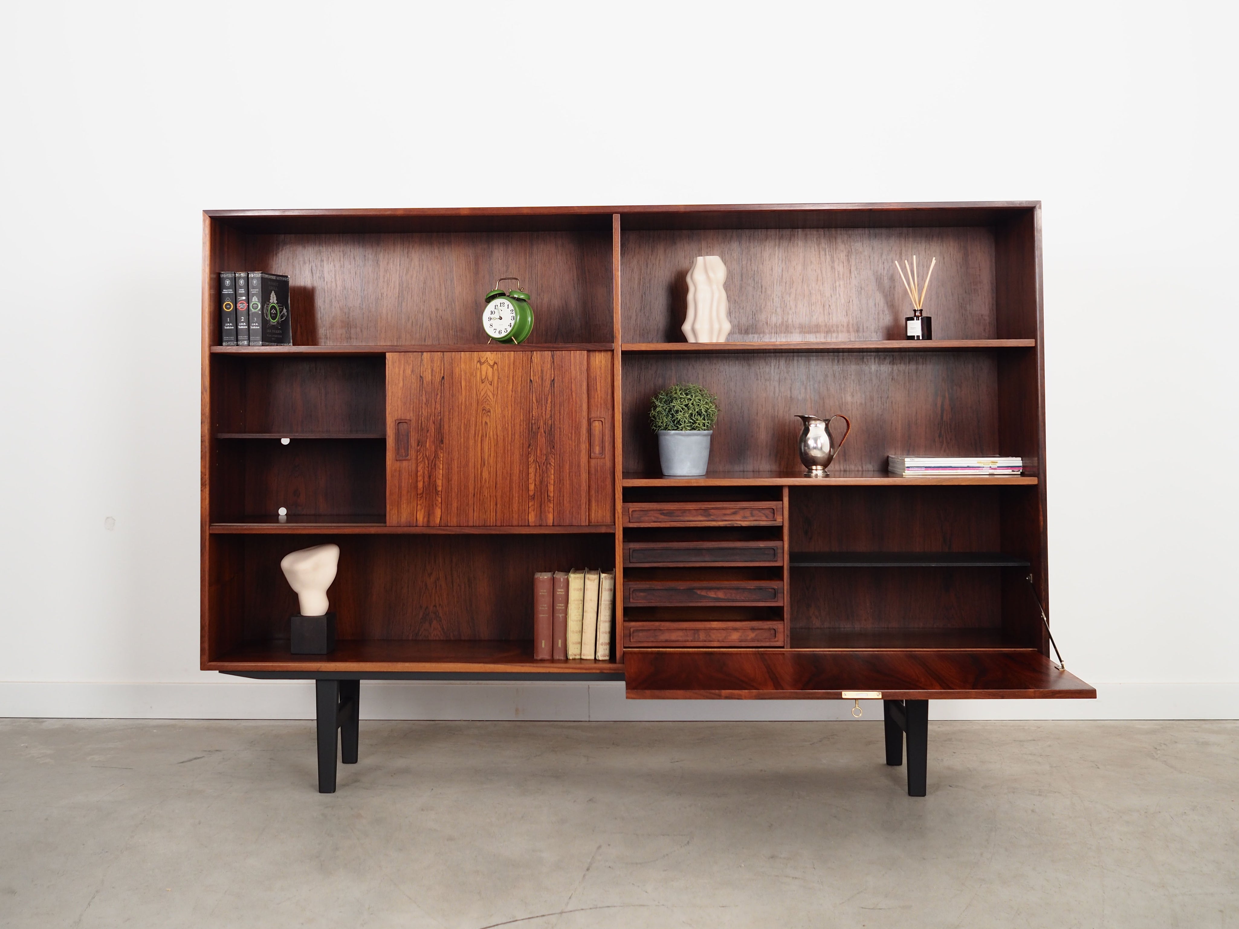 Rosewood_bookcase_Danish_design_from_1970s_production_Denmark