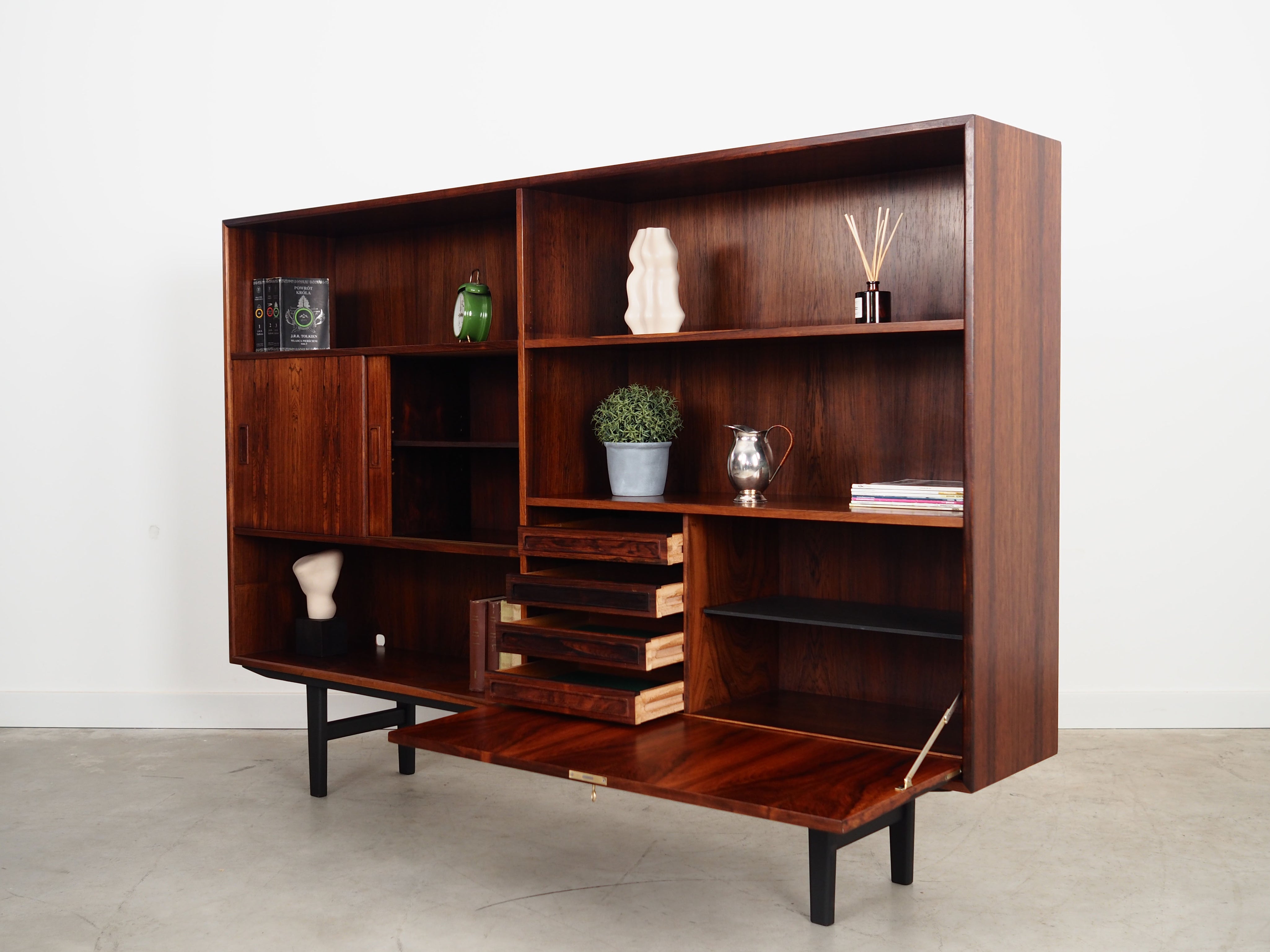 Rosewood_bookcase_Danish_design_from_1970s_production_Denmark