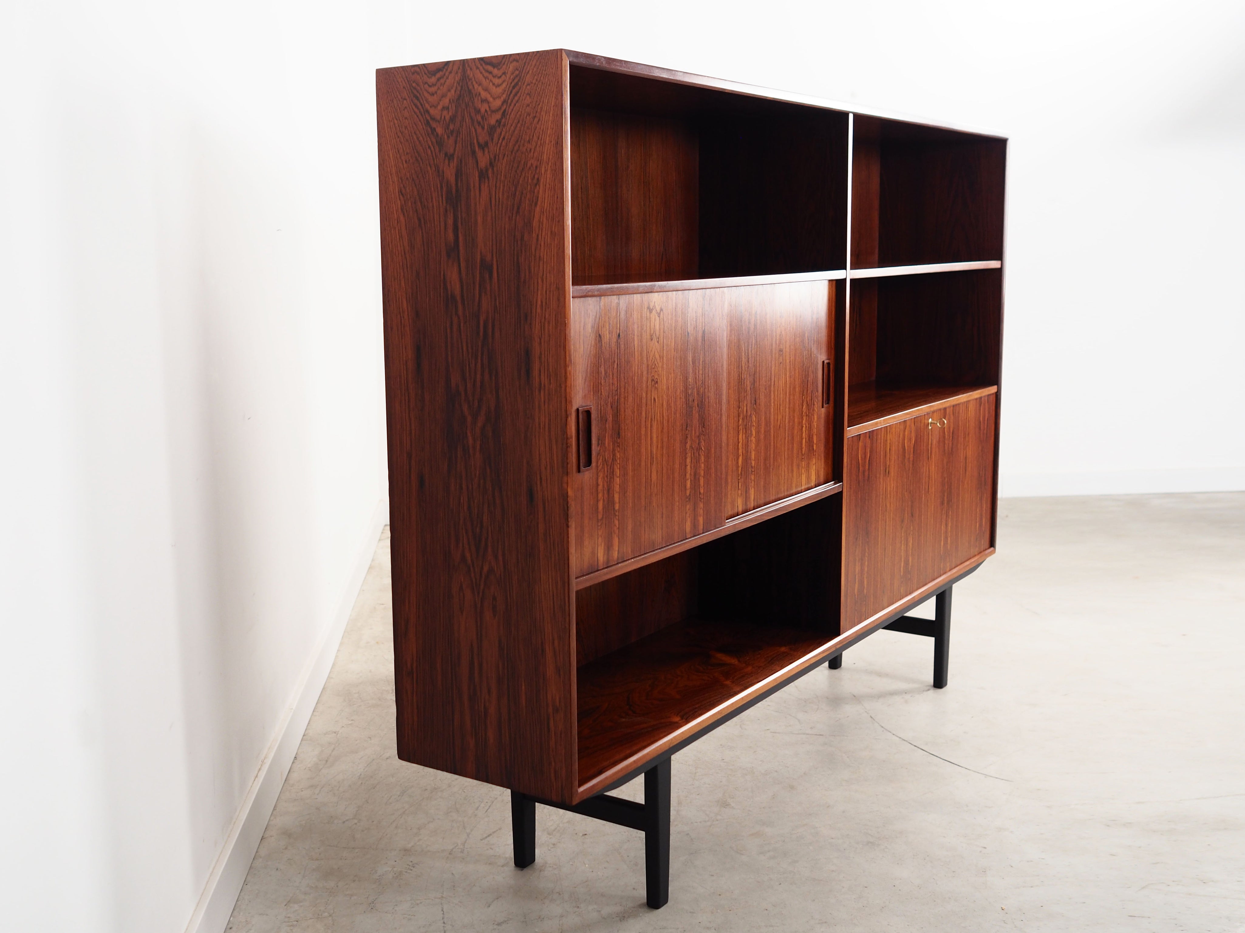 Rosewood_bookcase_Danish_design_from_1970s_production_Denmark