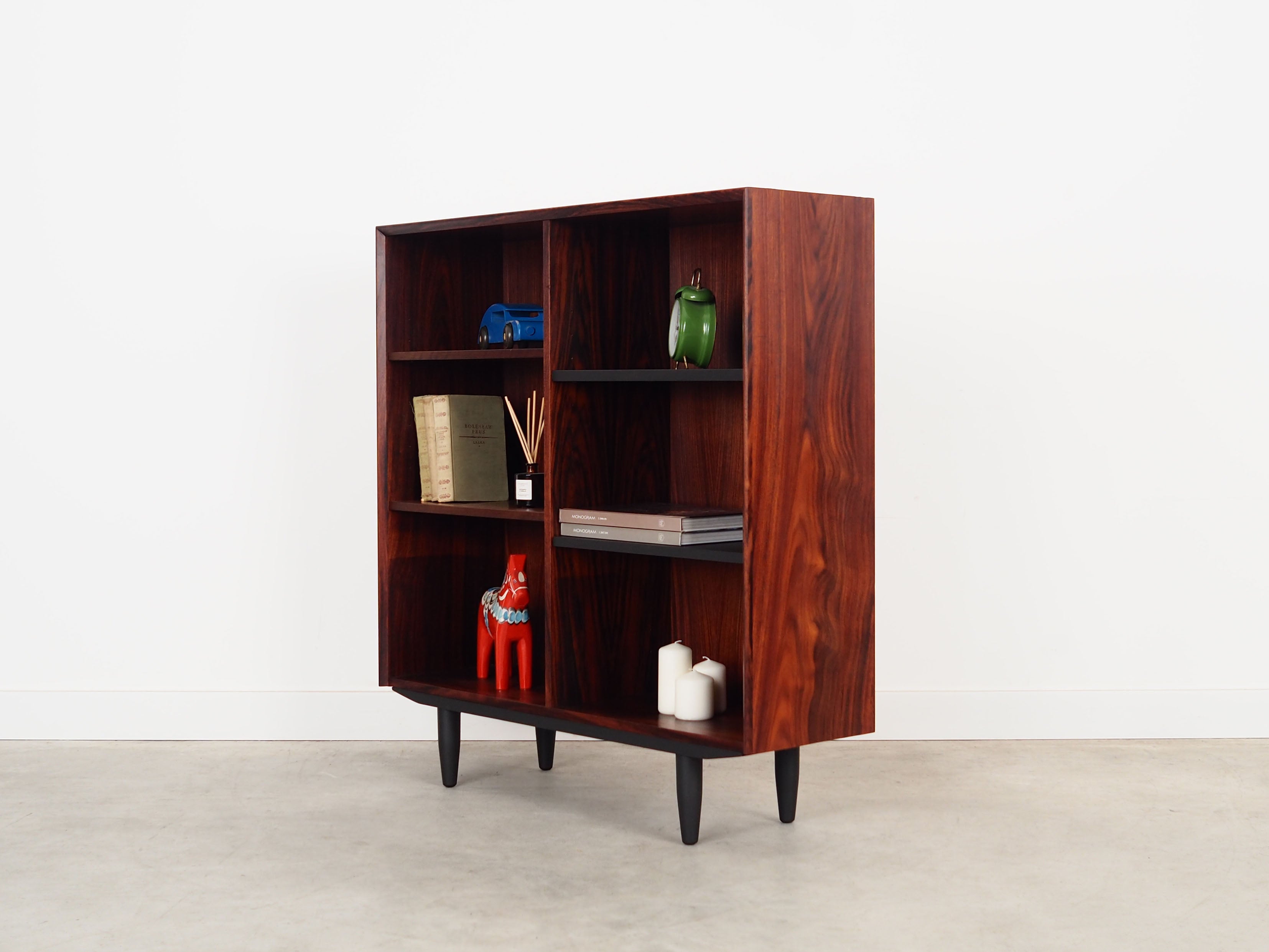 Rosewood_bookcase_Danish_design_from_1970s_production_Hundevad