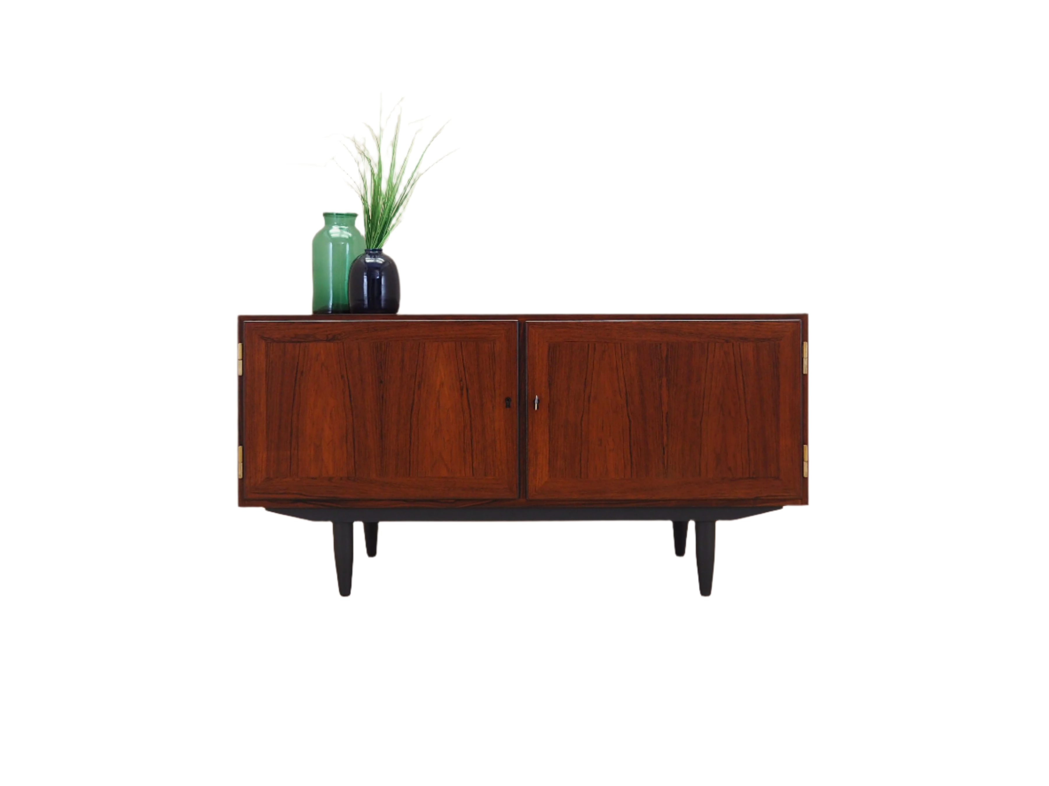 Rosewood_cabinet_Danish_design_1970s_manufacture_Hundevad