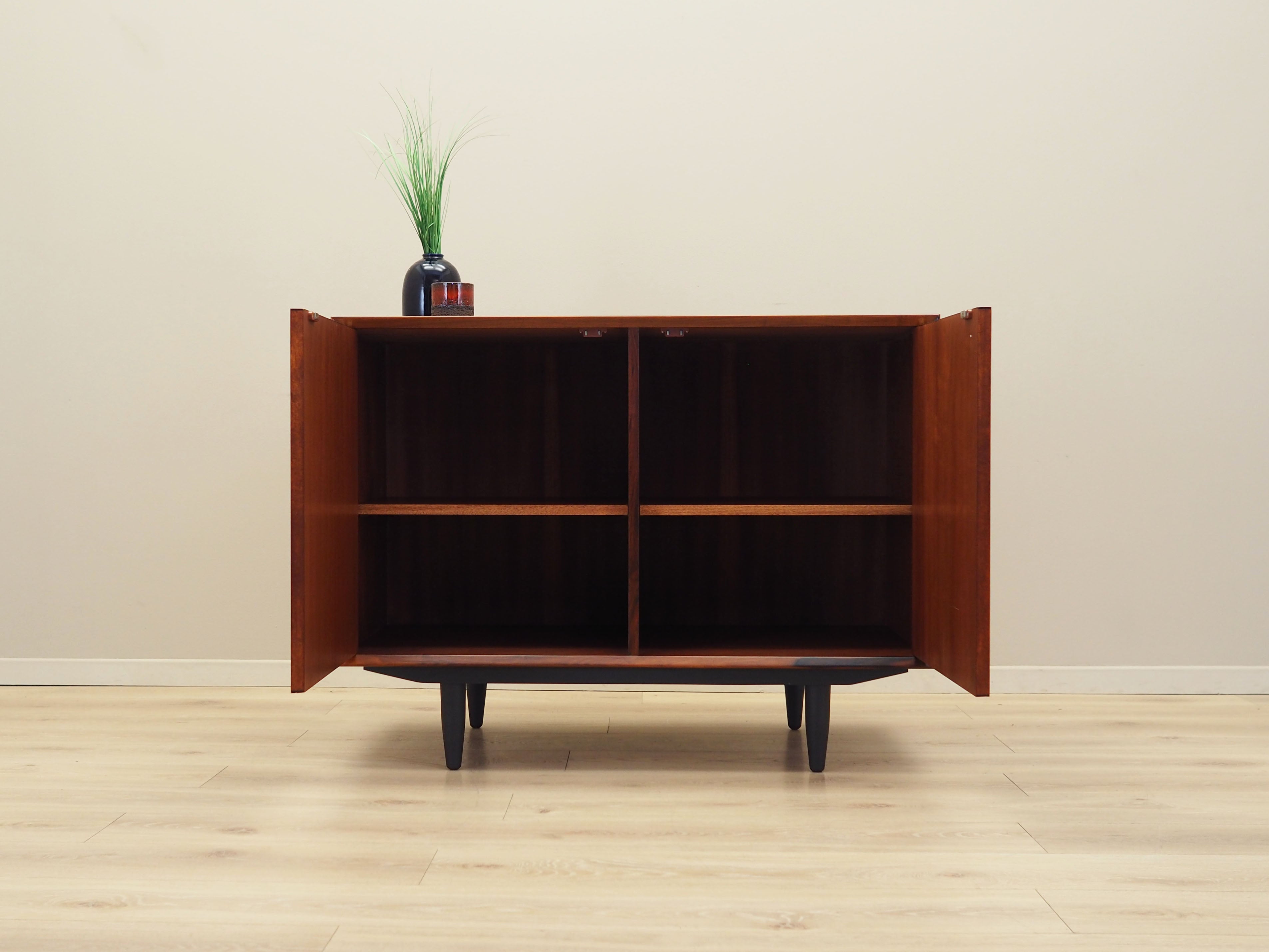 Rosewood_cabinet_Danish_design_1970s_manufacturer_Brouer