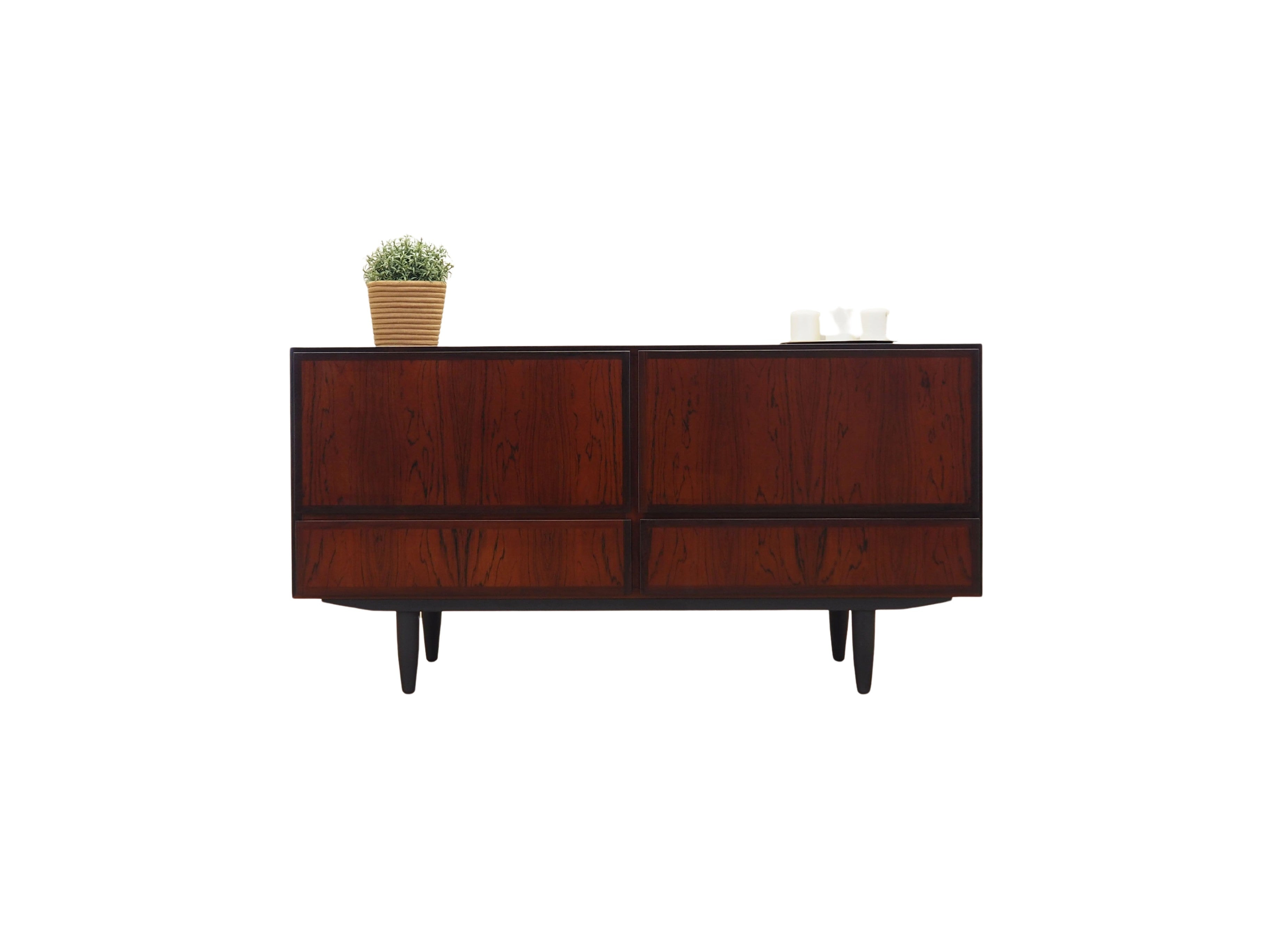 Rosewood_chest_of_drawers_Danish_design_1970s_manufacturer_Omann_Jun