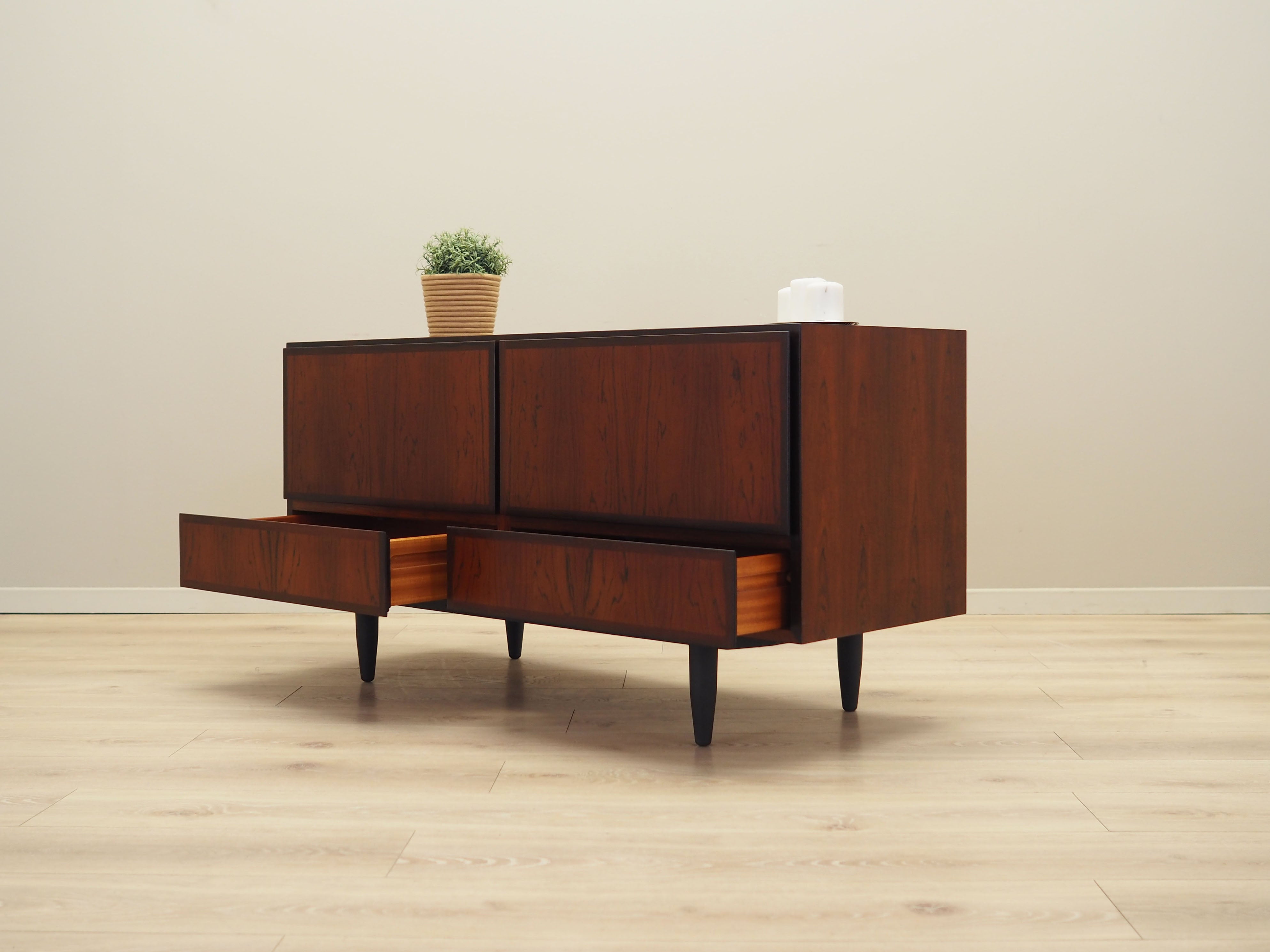 Rosewood_chest_of_drawers_Danish_design_1970s_manufacturer_Omann_Jun